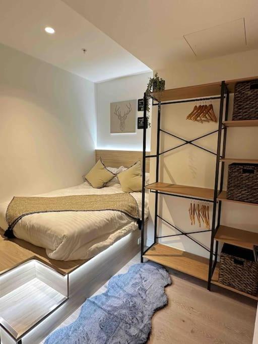 2Brooms Max for5 at Heart of CBD 1Free Parking
