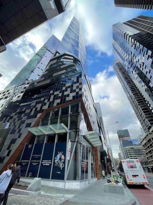 2Brooms Max for5 at Heart of CBD 1Free Parking