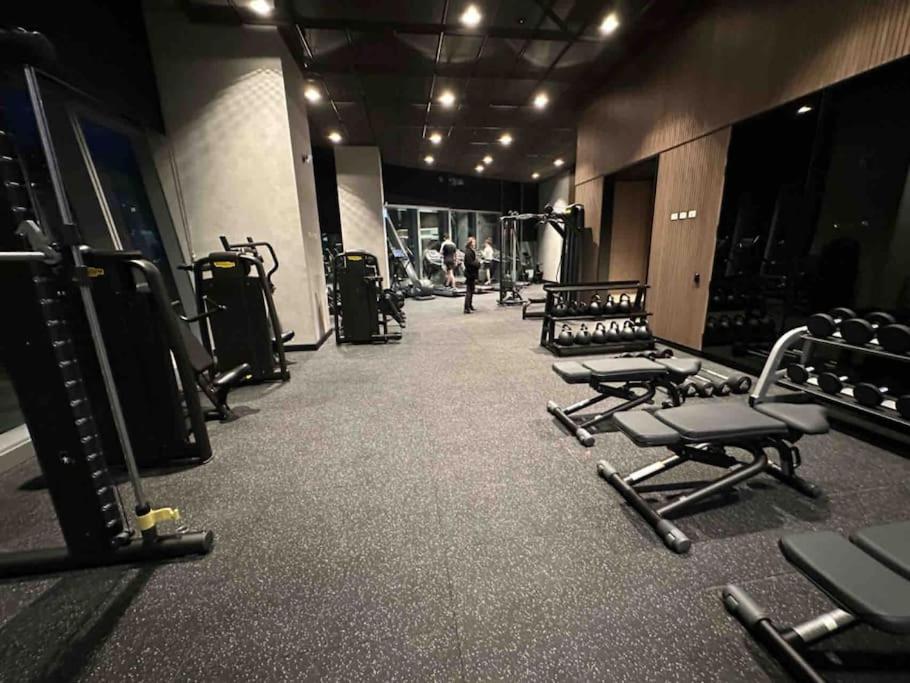 2Brooms Max for5 at Heart of CBD 1Free Parking