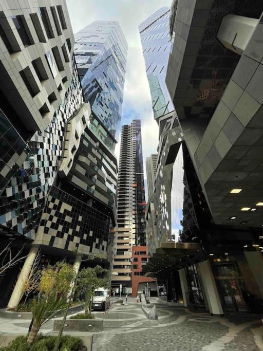 2Brooms Max for5 at Heart of CBD 1Free Parking