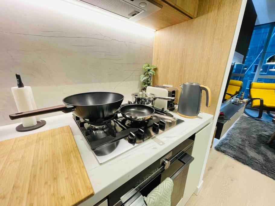 2Brooms Max for5 at Heart of CBD 1Free Parking