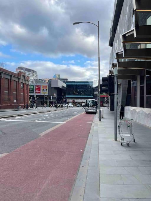 2Brooms Max for5 at Heart of CBD 1Free Parking