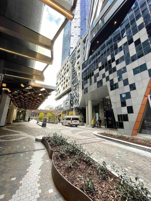 2Brooms Max for5 at Heart of CBD 1Free Parking