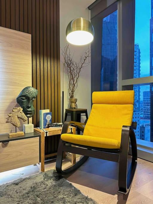 2Brooms Max for5 at Heart of CBD 1Free Parking