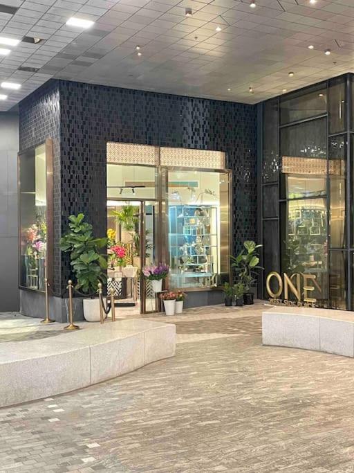2Brooms Max for5 at Heart of CBD 1Free Parking