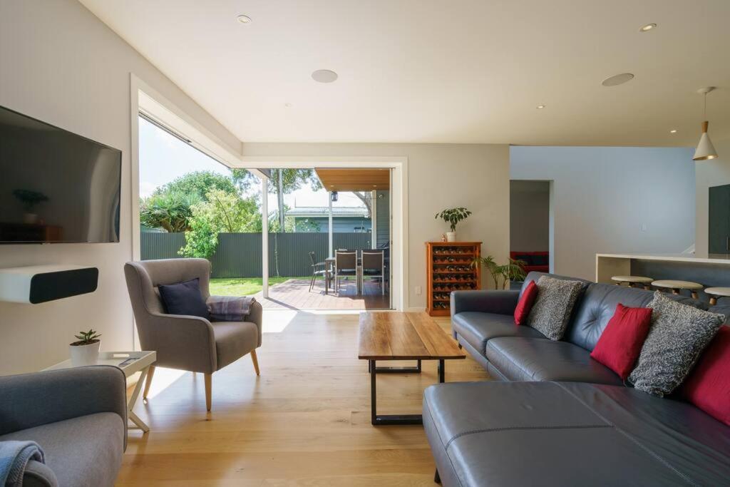 Executive home in Mt Eden view 2