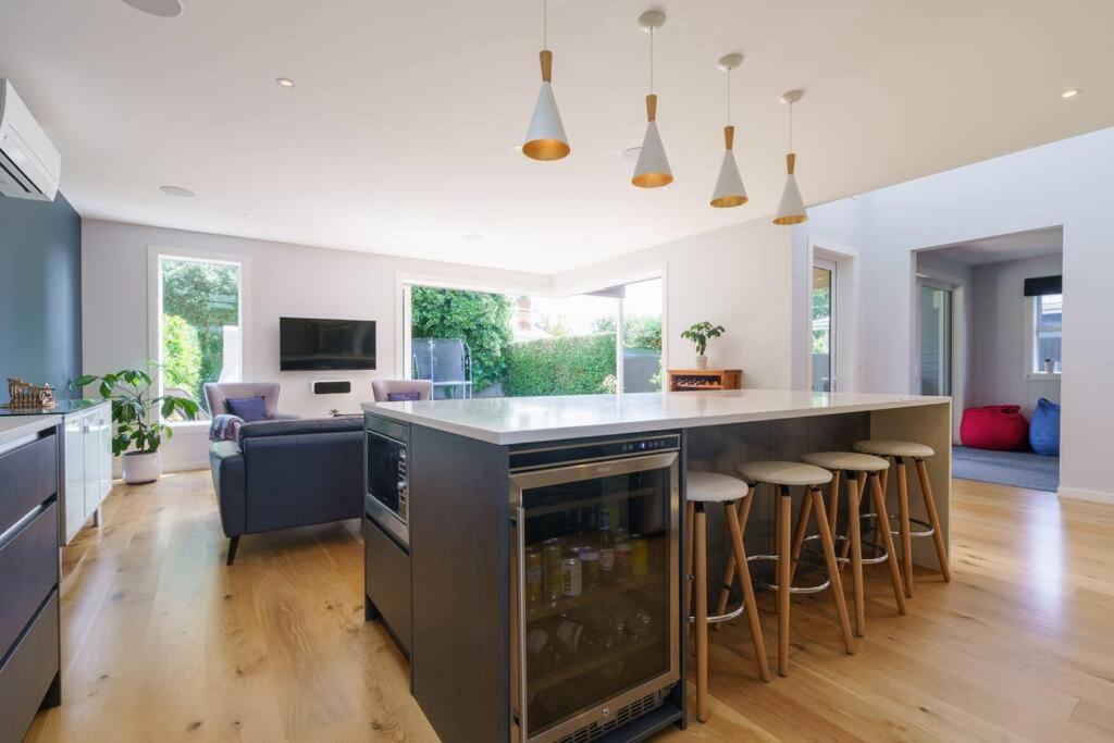 Executive home in Mt Eden view 3