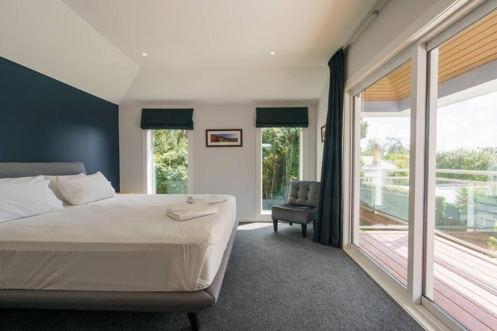 Executive home in Mt Eden view 4
