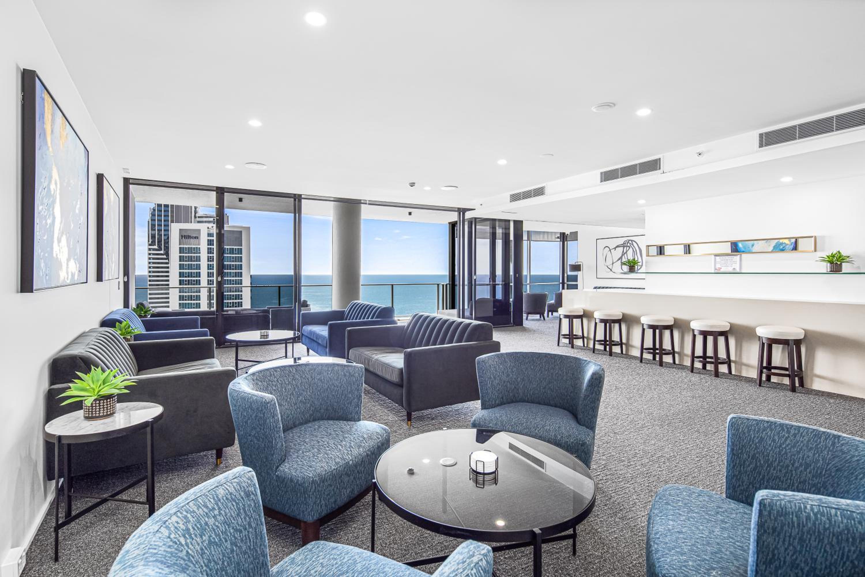Holiday Holiday Circle On Cavill Apartments