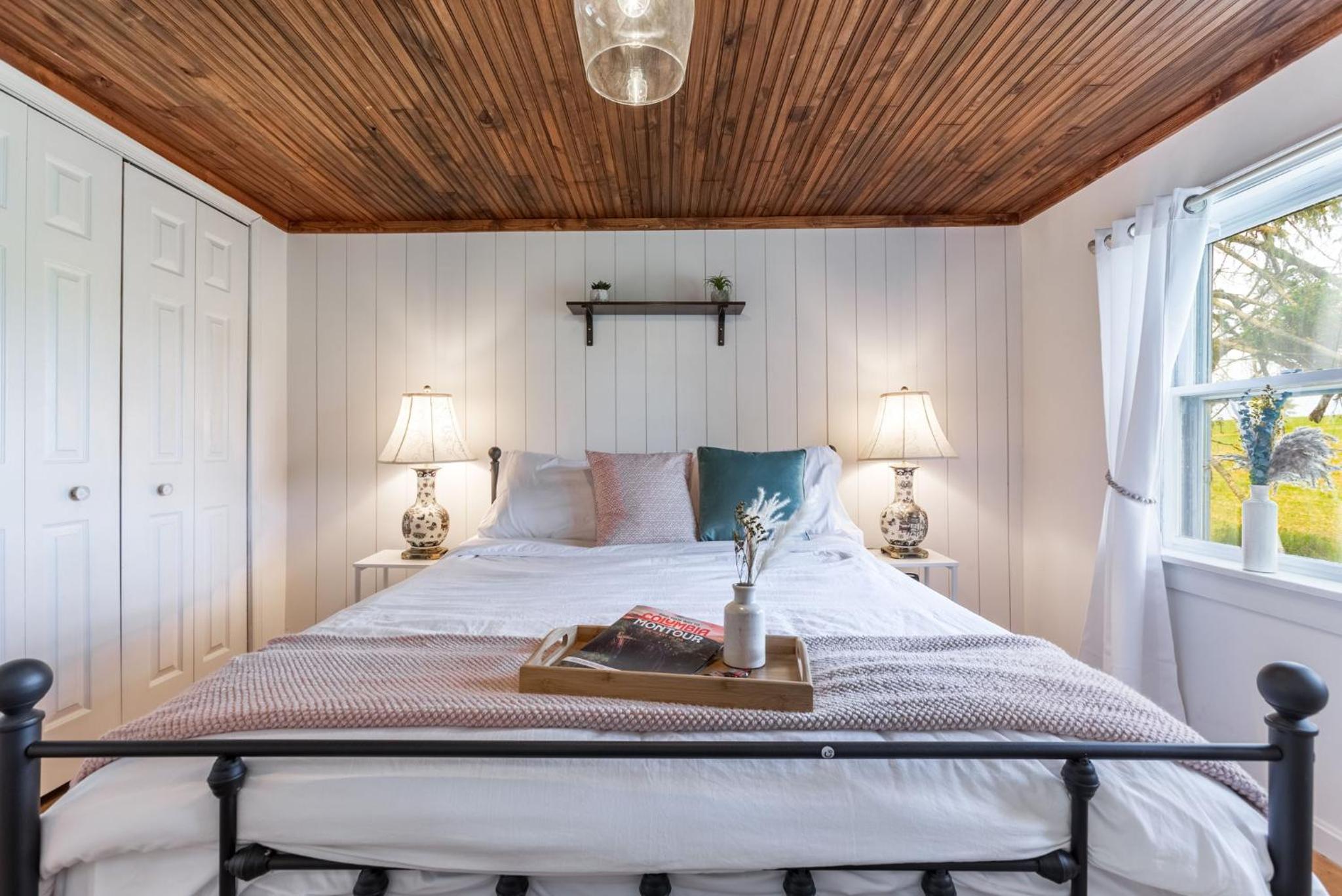 Unique Stay! Ricketts Chic Farmhouse Retreat with Stargazing Bubble Tent view 2