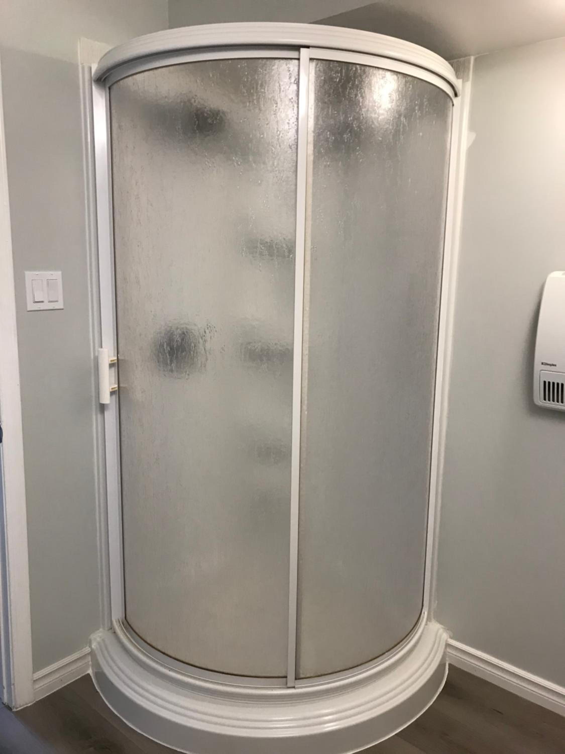 A Bright Specious 1 Bedroom Unit in the Basement