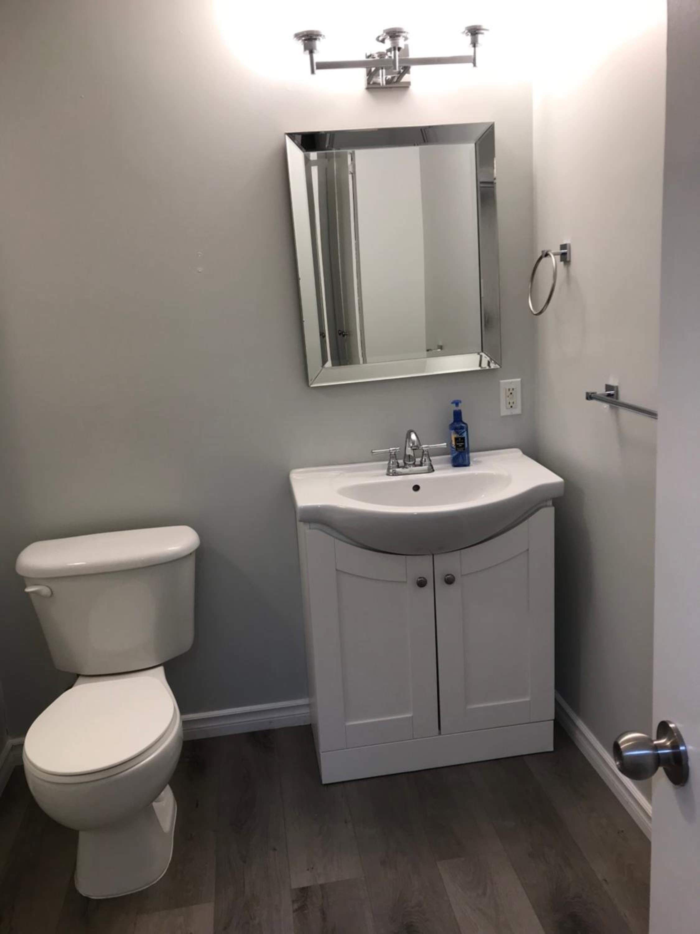 A Bright Specious 1 Bedroom Unit in the Basement