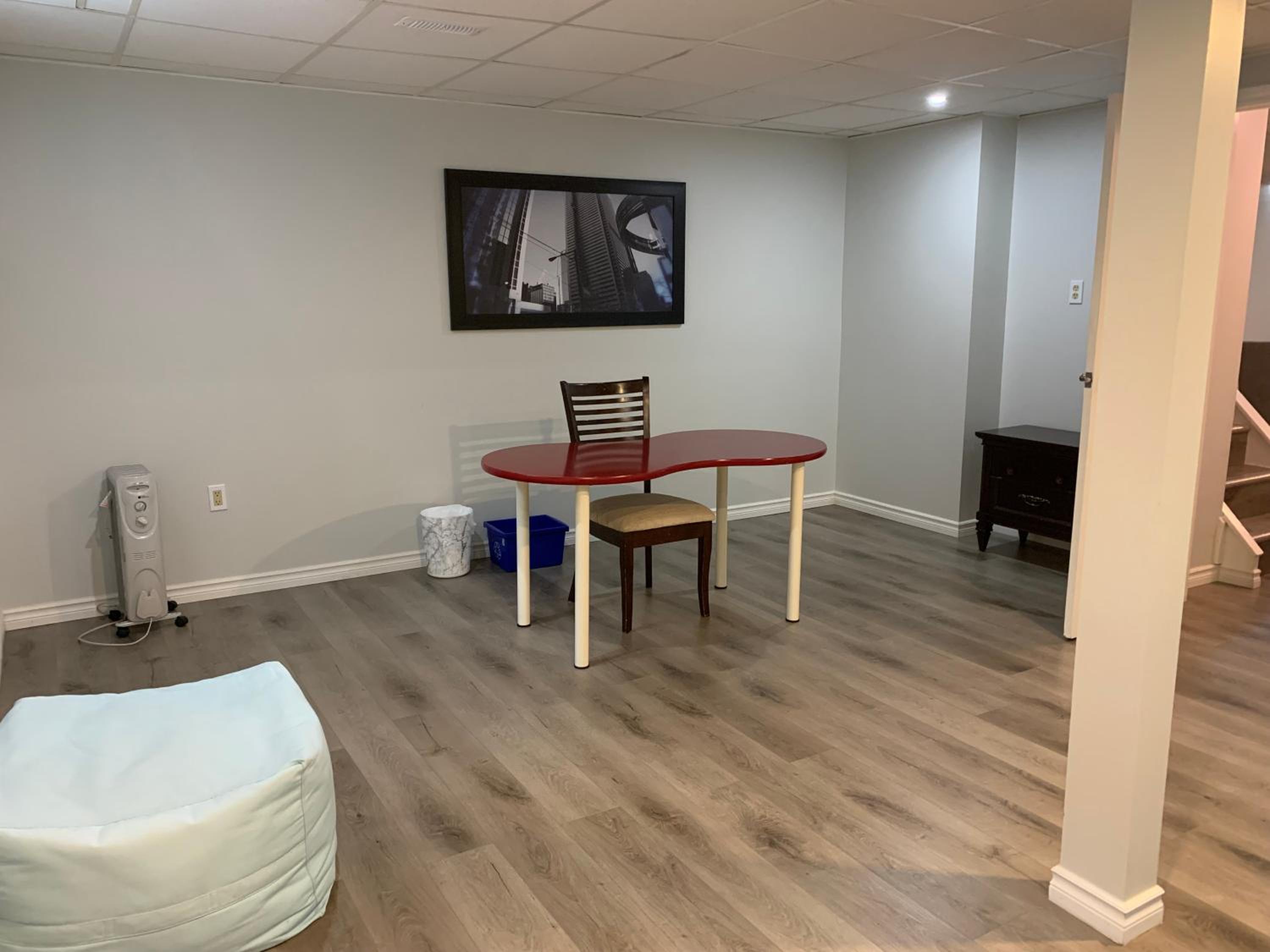 A Bright Specious 1 Bedroom Unit in the Basement
