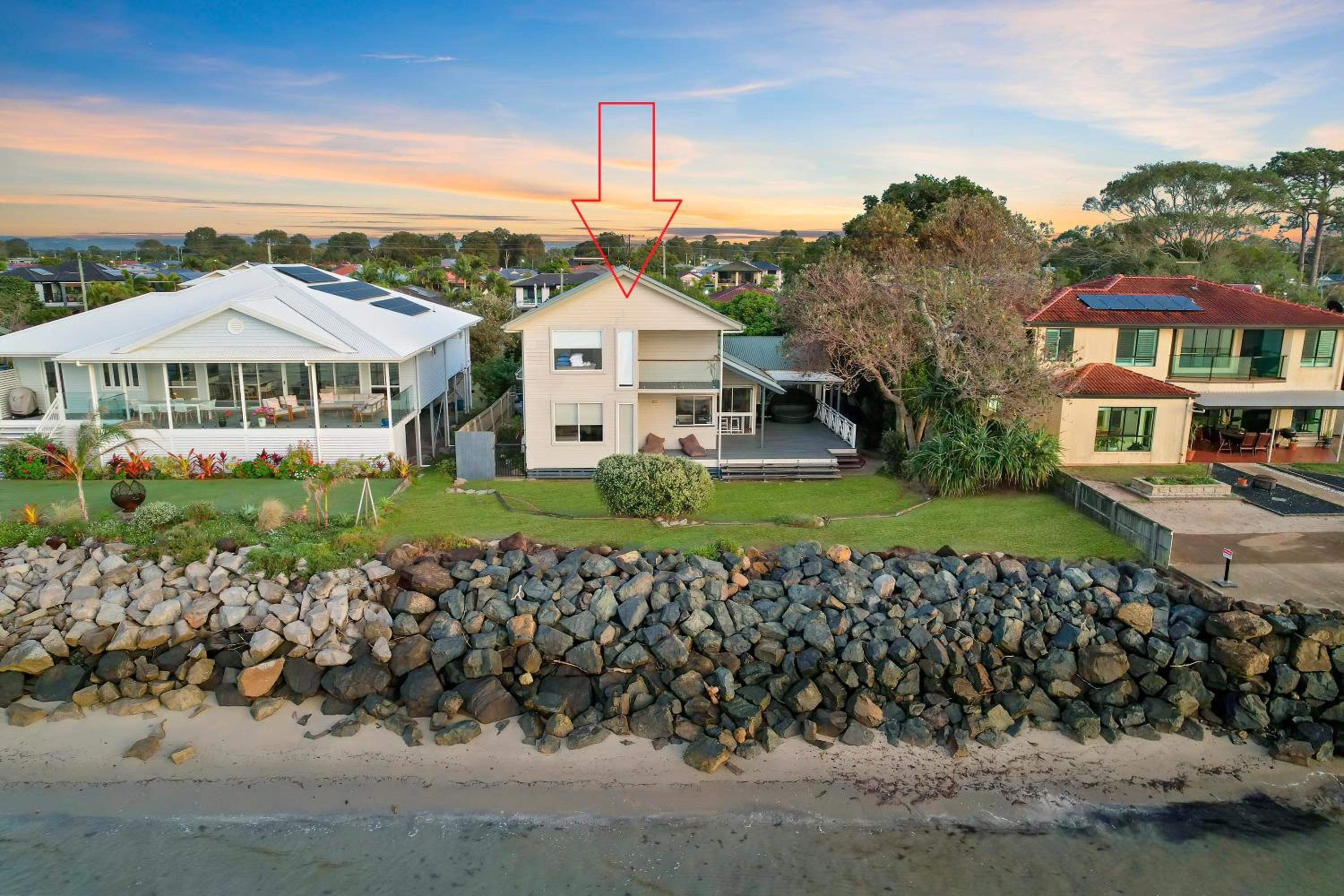 Ocean Pearl - 3 bedroom beachfront property!