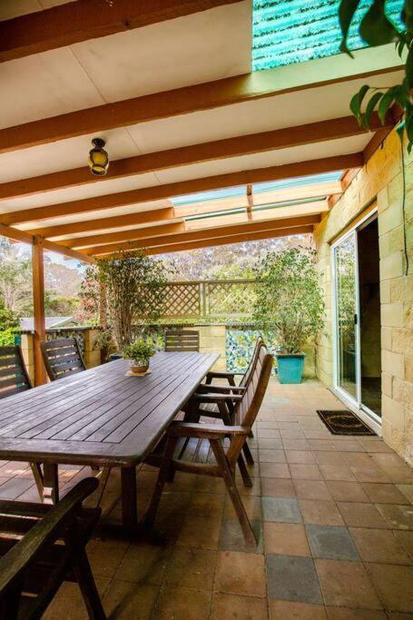Camellia Cottage - Country Rustic Charm Close to Forest and Town