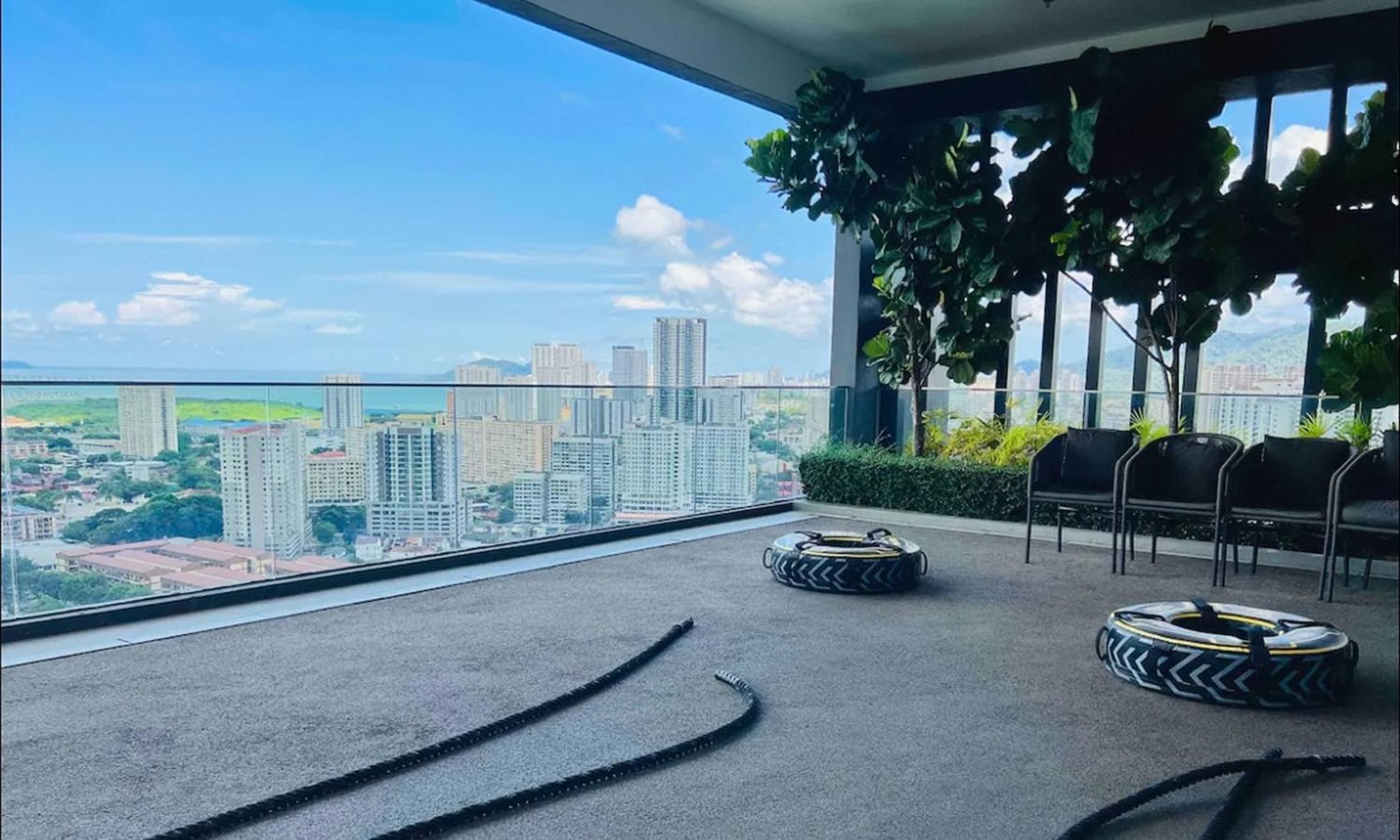 SkyPool with Seaview 8pax Beacon Executive Suites - Georgetown City Centre - 3km to Komtar view 2