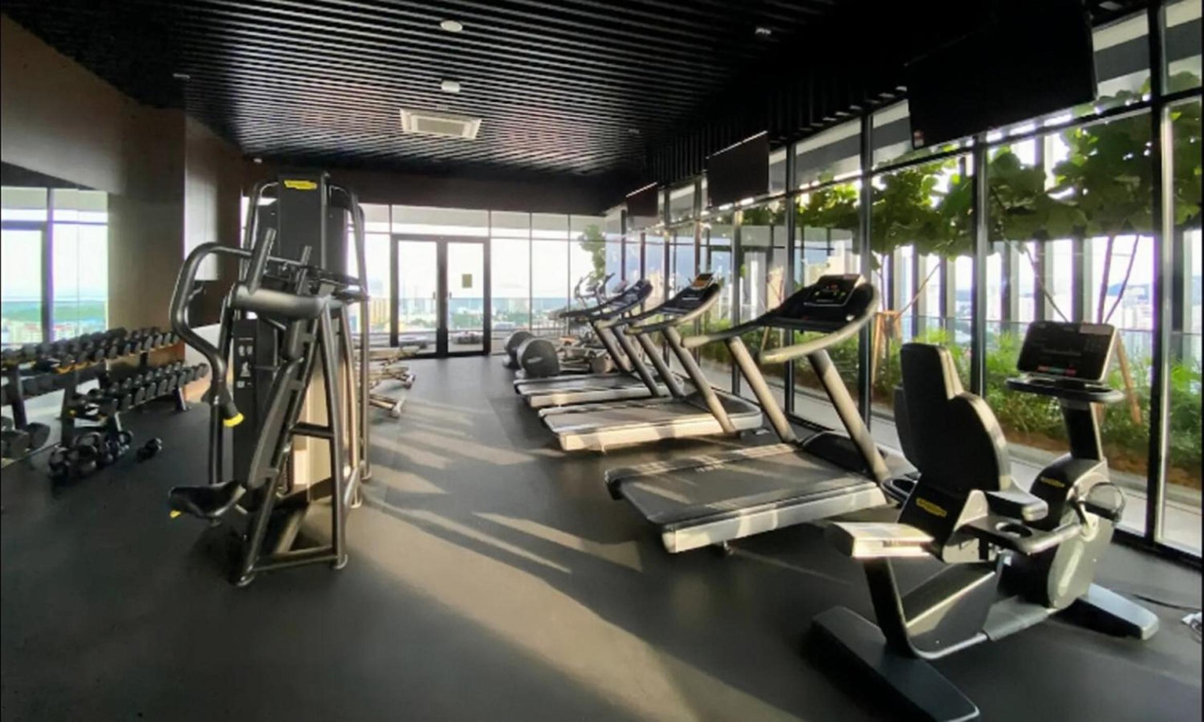 SkyPool with Seaview 8pax Beacon Executive Suites - Georgetown City Centre - 3km to Komtar view 3