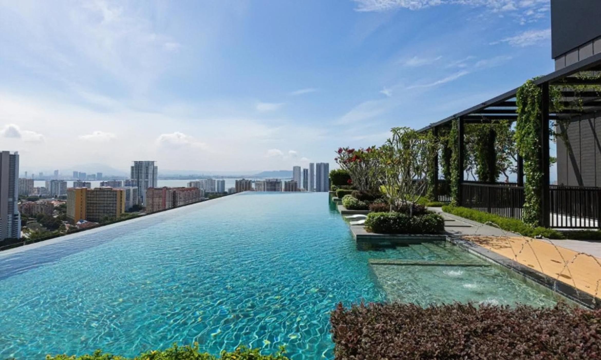 SkyPool with Seaview 8pax Beacon Executive Suites - Georgetown City Centre - 3km to Komtar photo 4