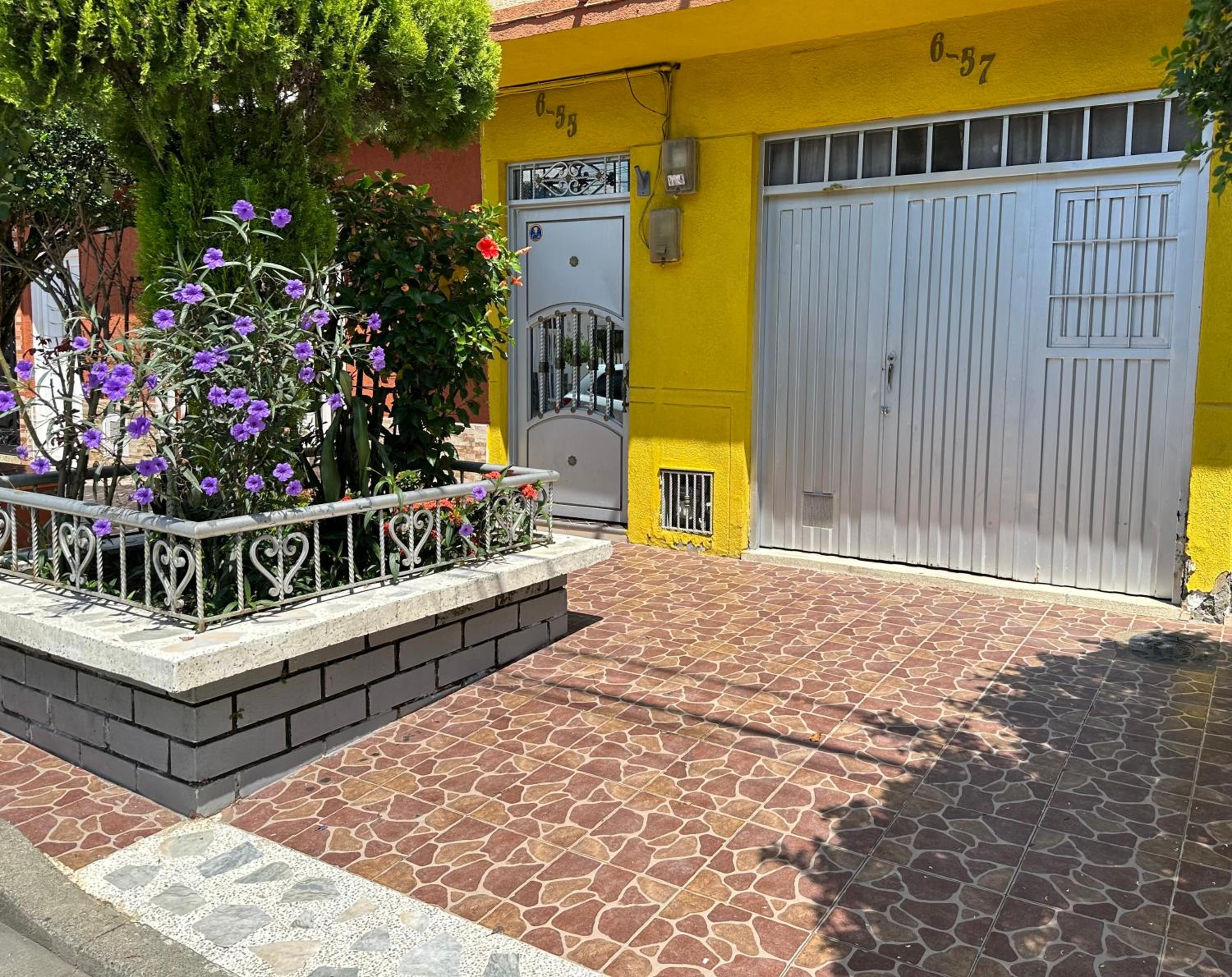 LAS CAMELIAS APARTAHOTEL - La Virginia Risaralda