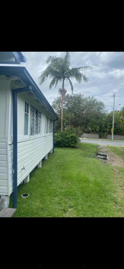 Original Surf Cottage in heart of Pottsville Beach