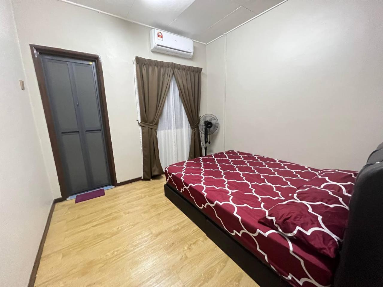 Netflix Wifi (3 Rooms) Homestay Kak Nad Saujana Utama photo 2