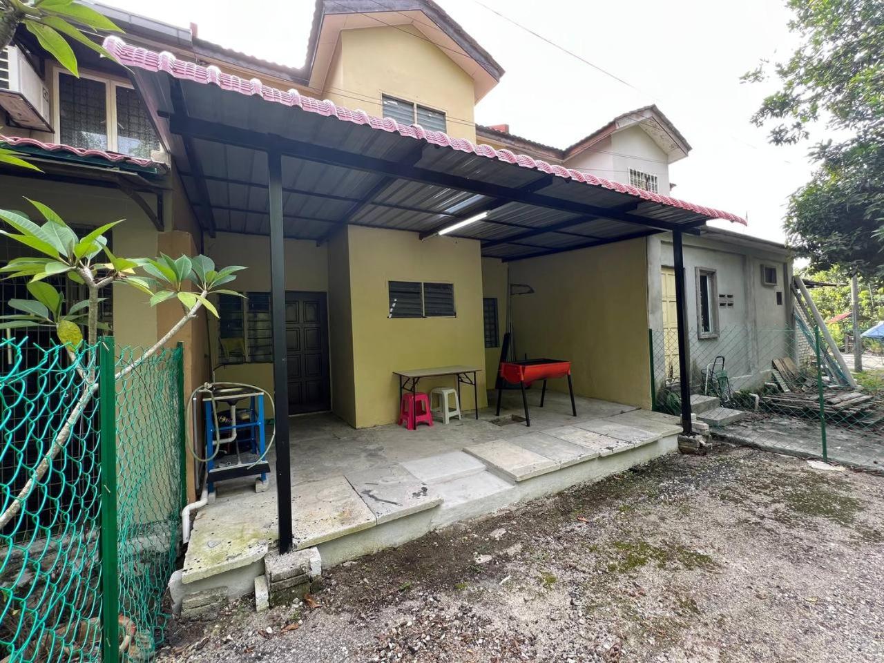 Netflix Wifi (3 Rooms) Homestay Kak Nad Saujana Utama photo 6