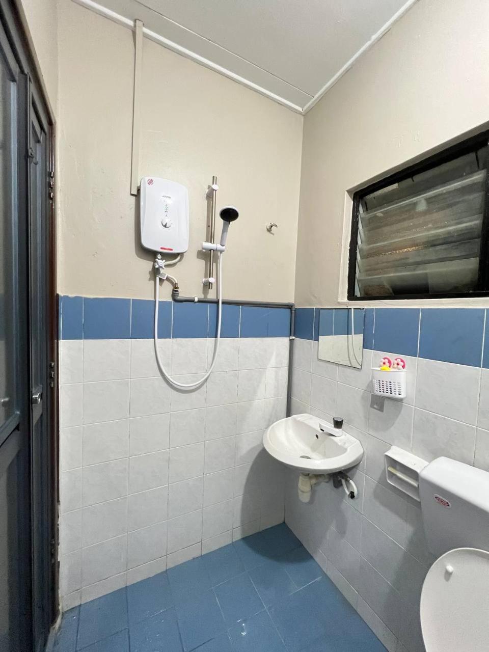 Netflix Wifi (3 Rooms) Homestay Kak Nad Saujana Utama photo 7