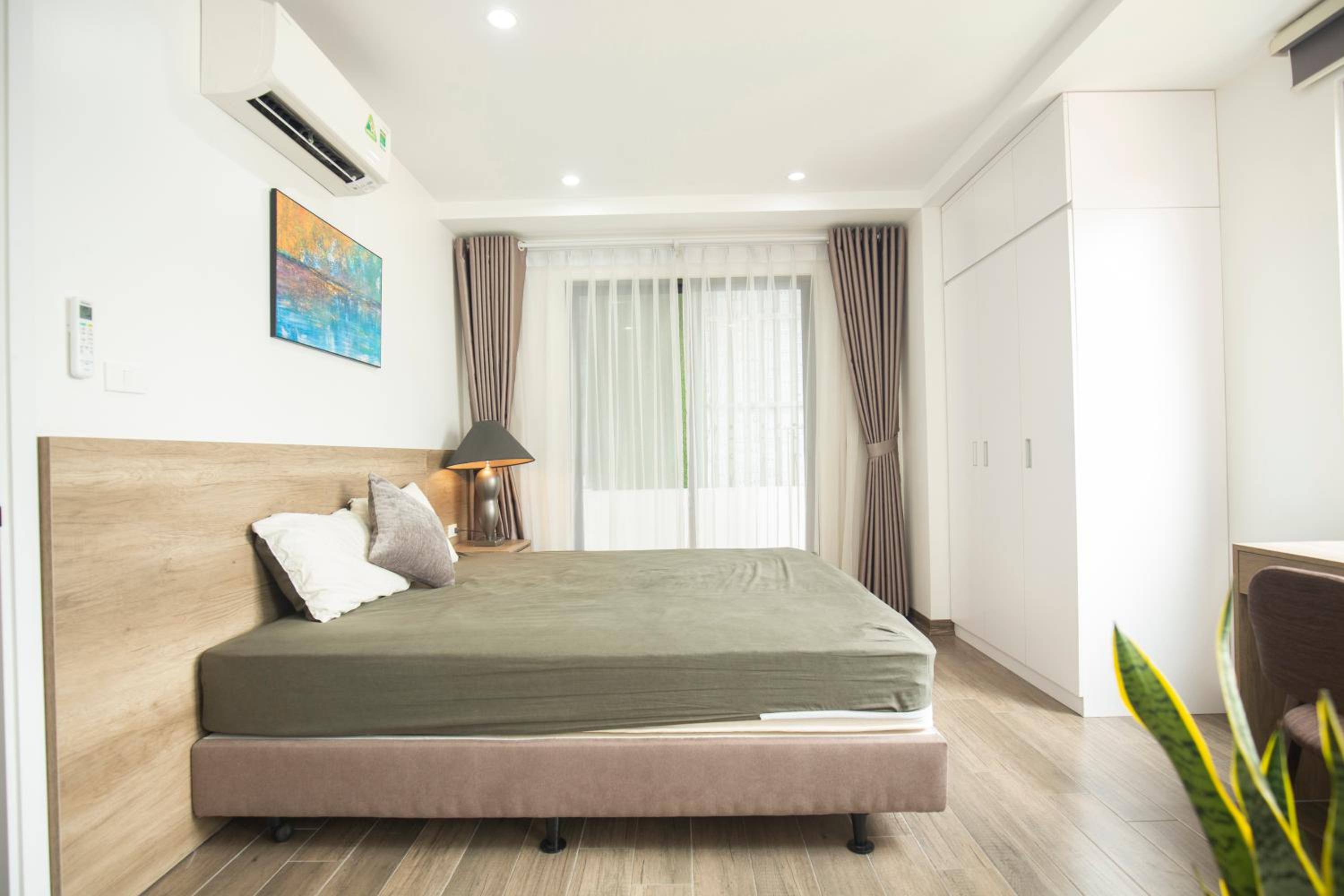The Valley - Westlake Apartment