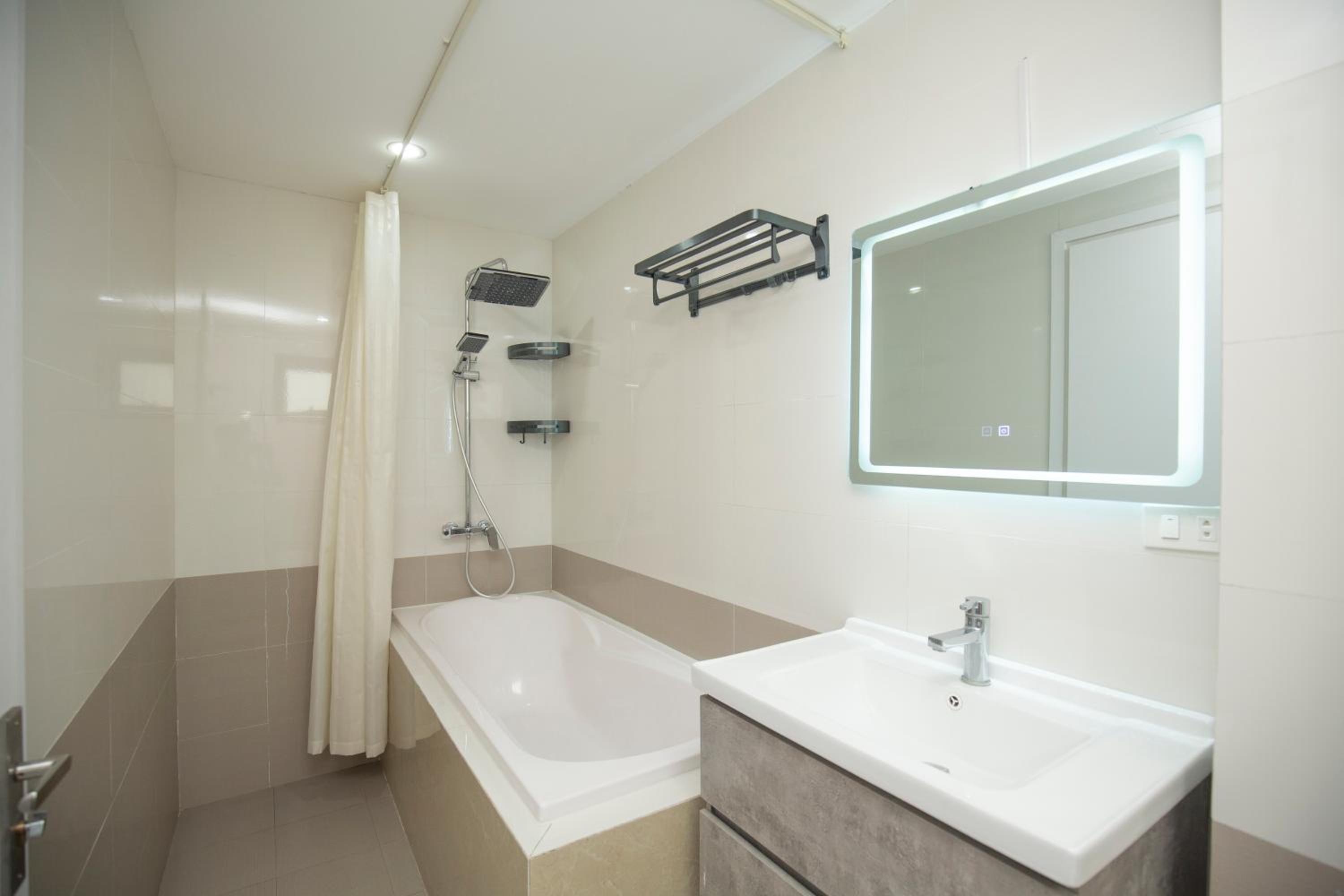 The Valley - Westlake Apartment