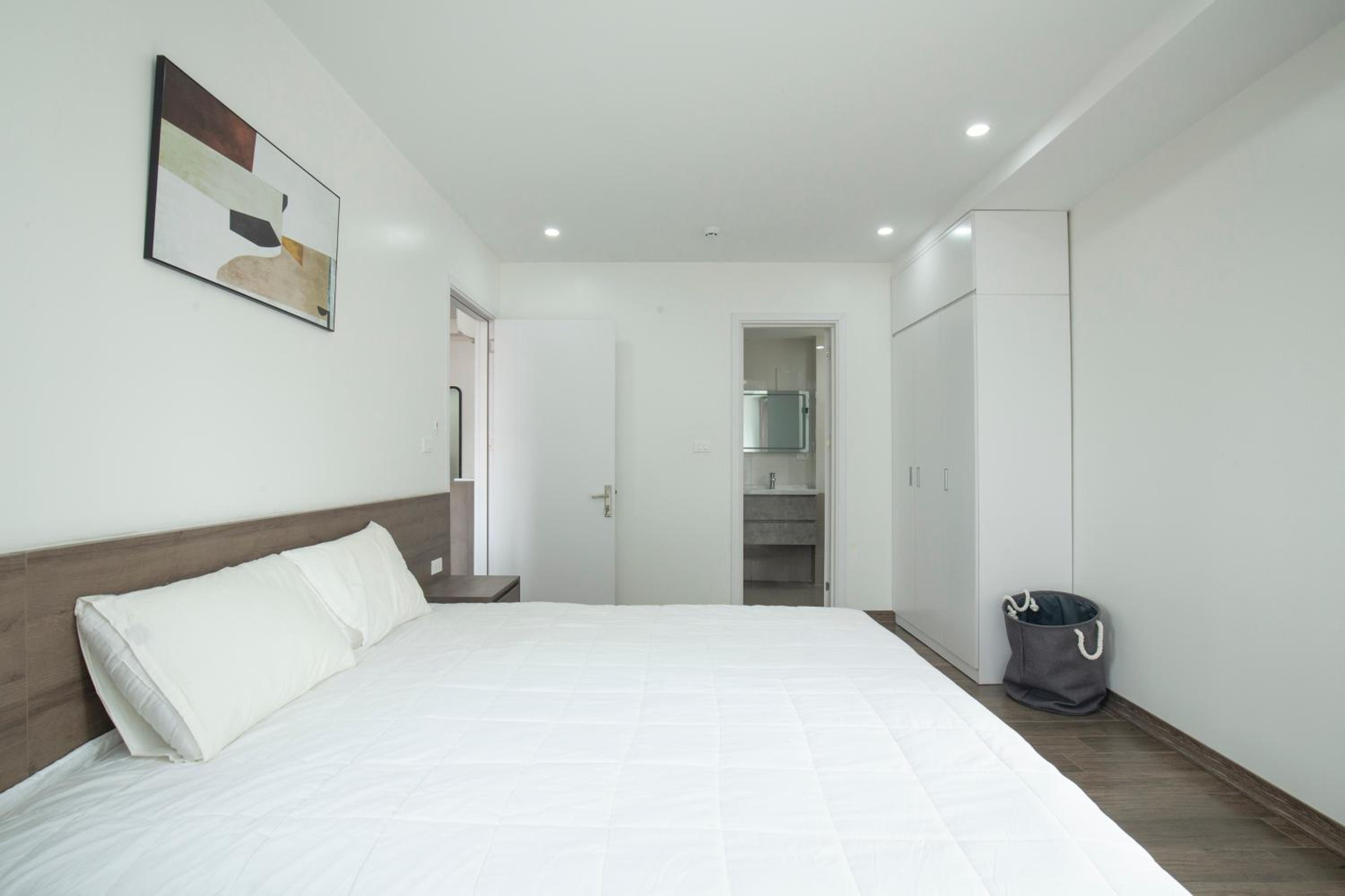 The Valley - Westlake Apartment
