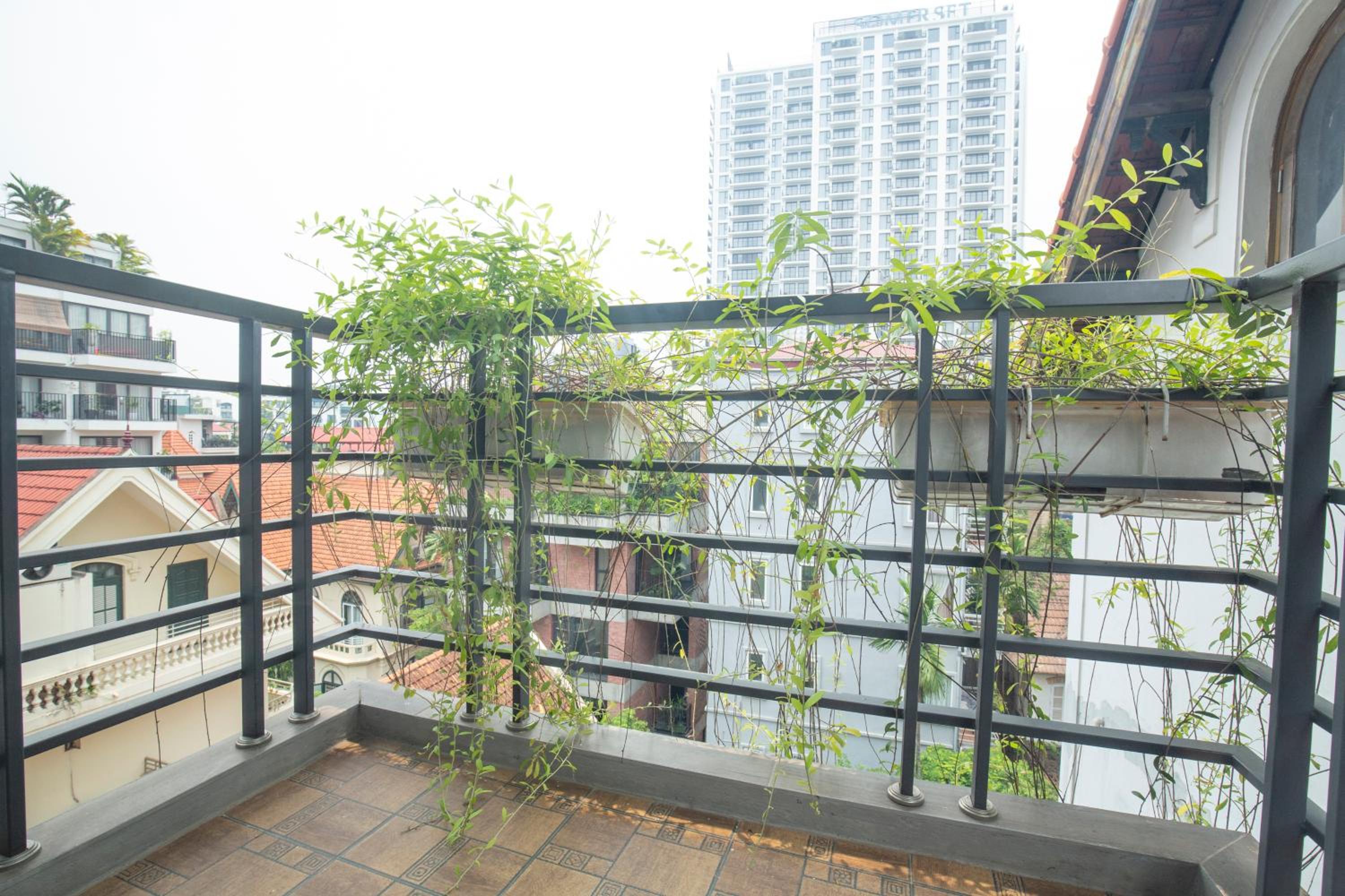 The Valley - Westlake Apartment