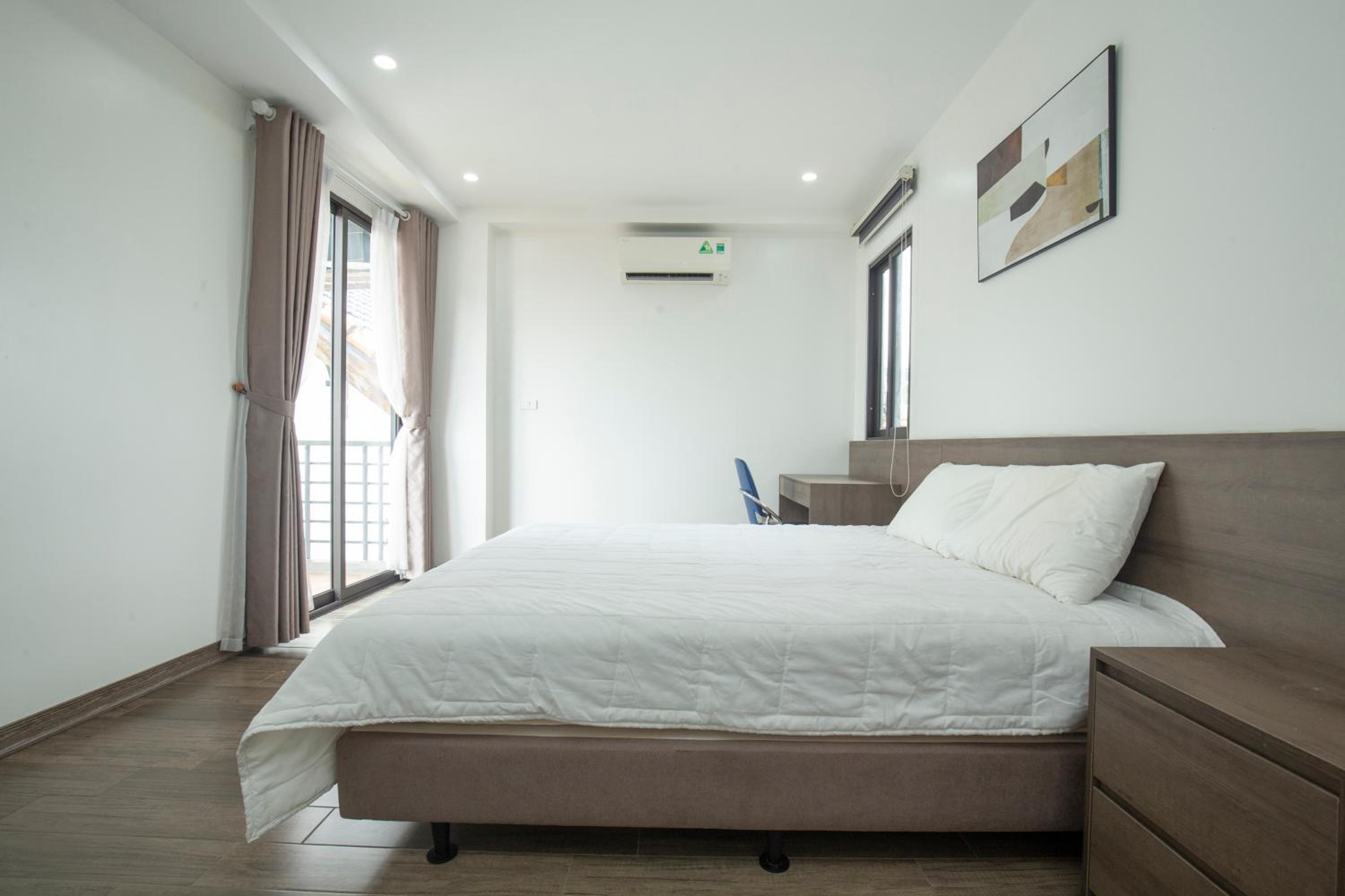 The Valley - Westlake Apartment