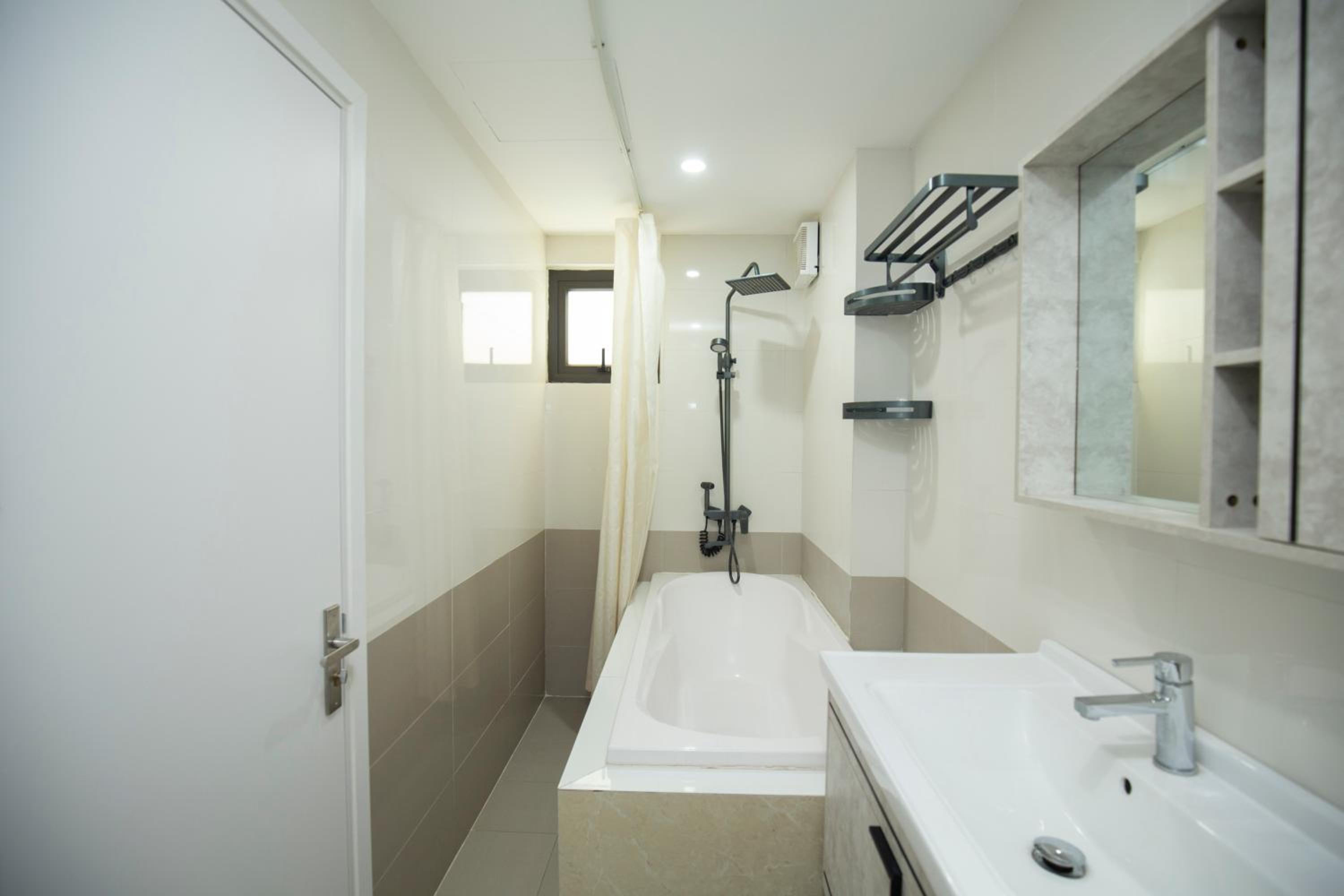 The Valley - Westlake Apartment