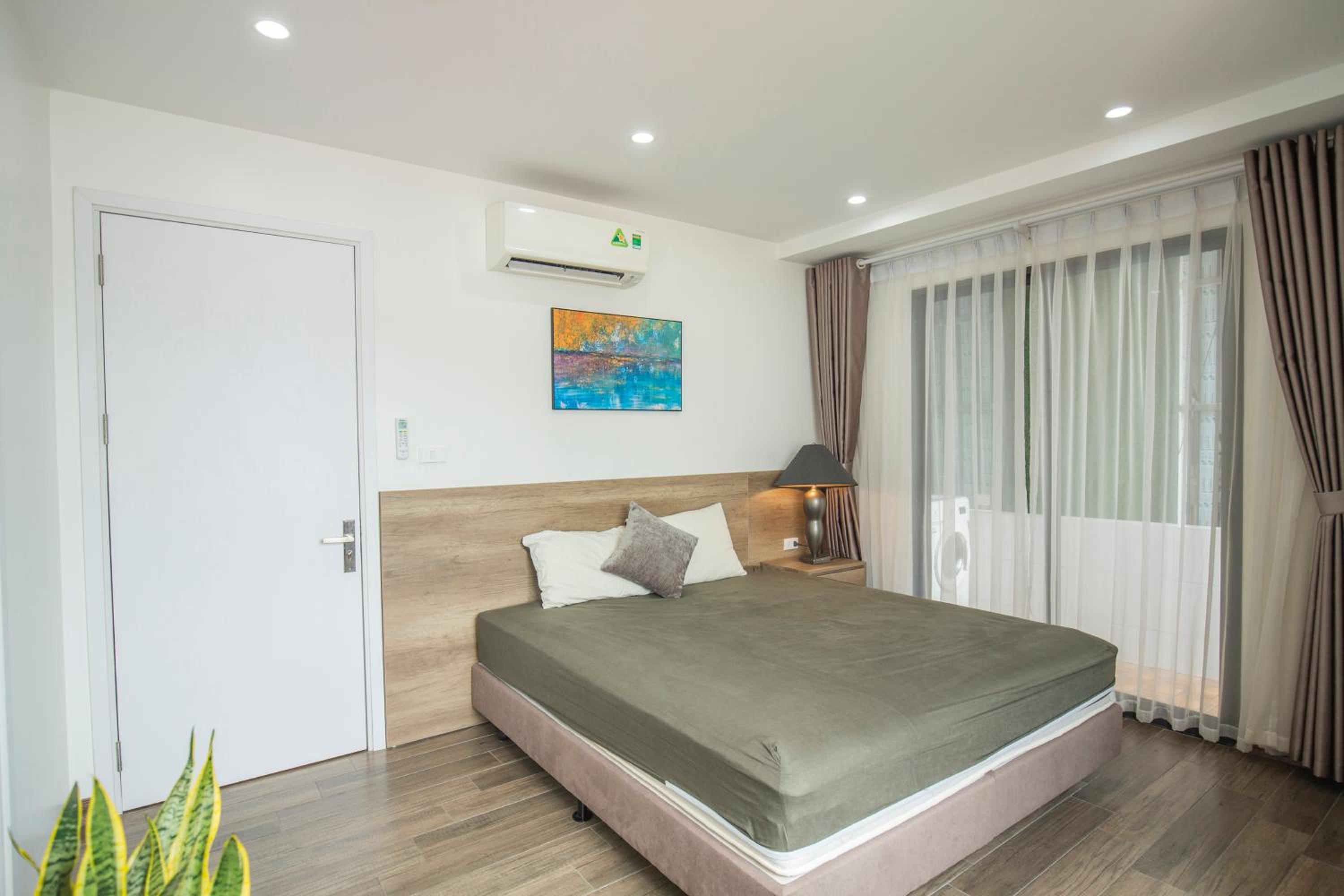 The Valley - Westlake Apartment