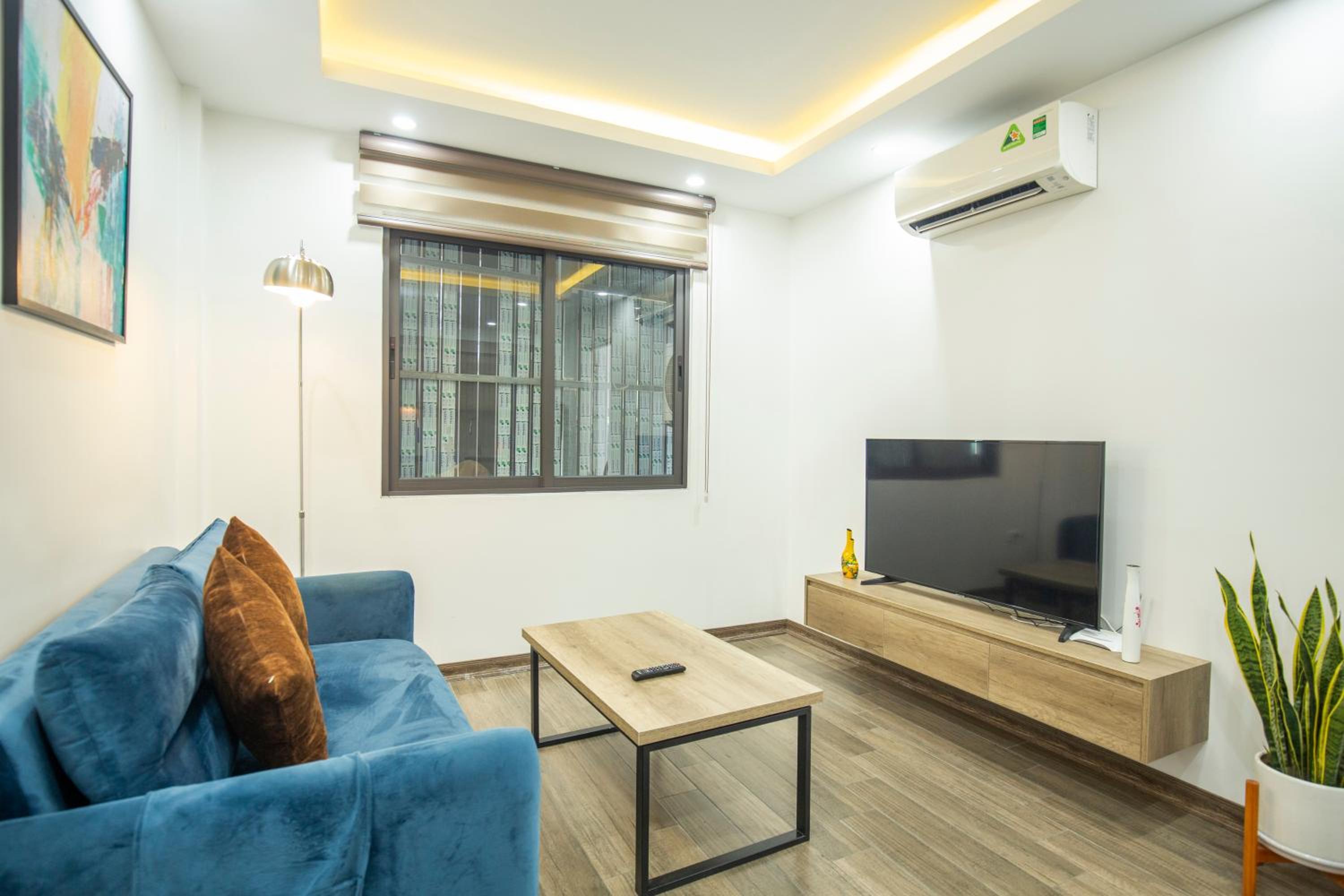 The Valley - Westlake Apartment