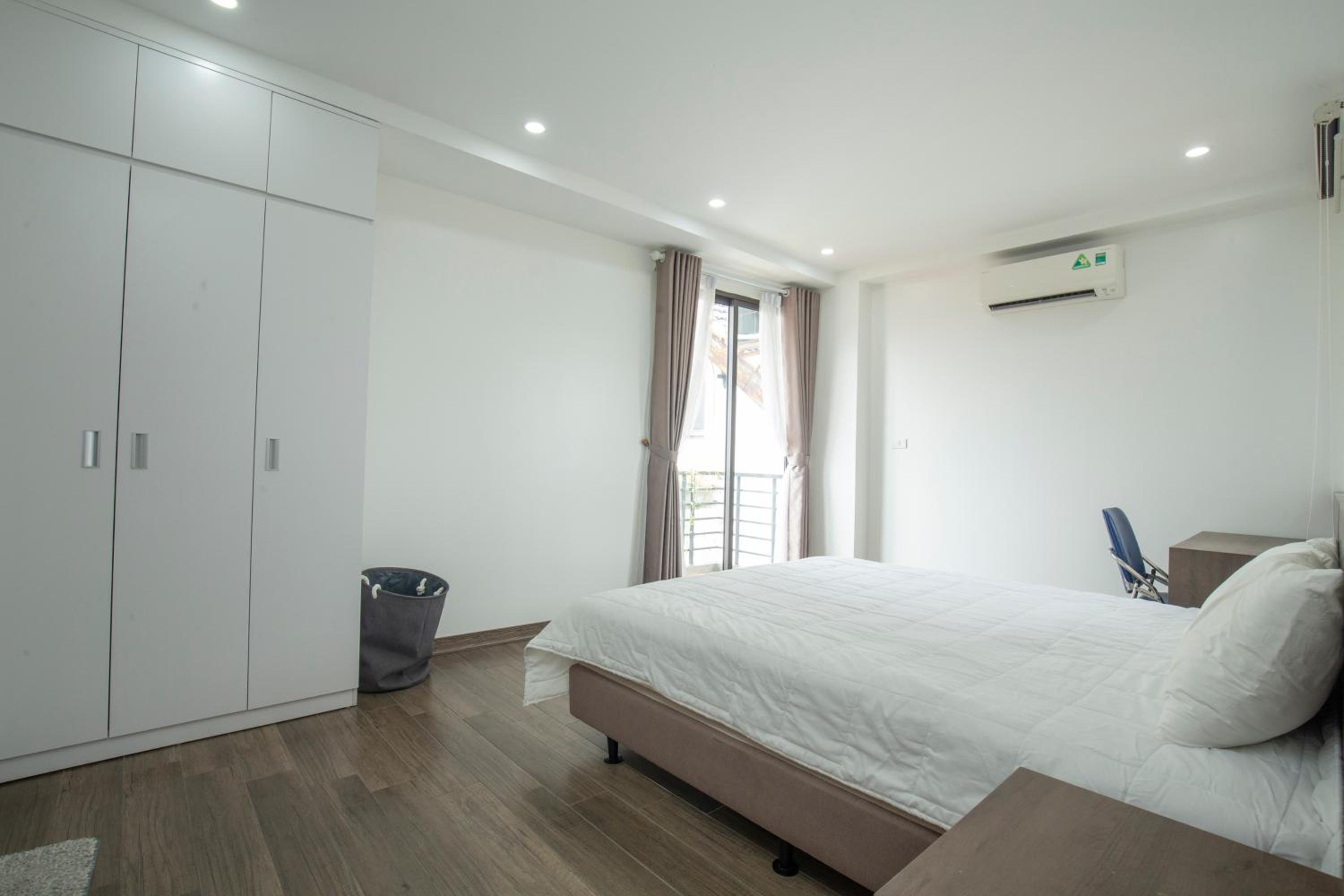 The Valley - Westlake Apartment