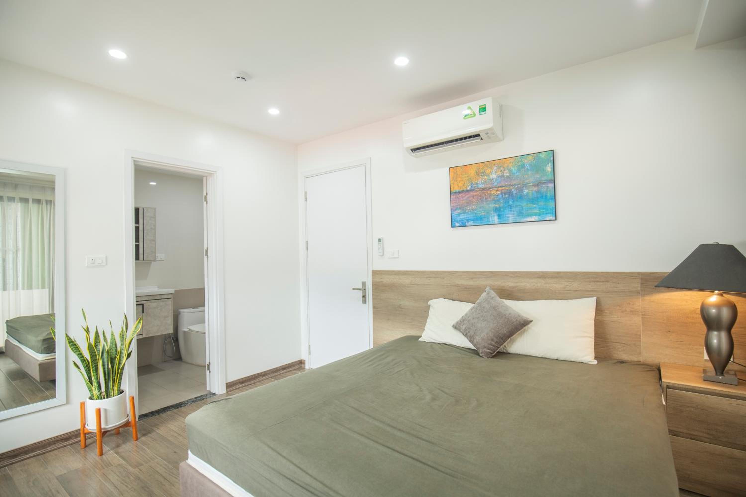 The Valley - Westlake Apartment