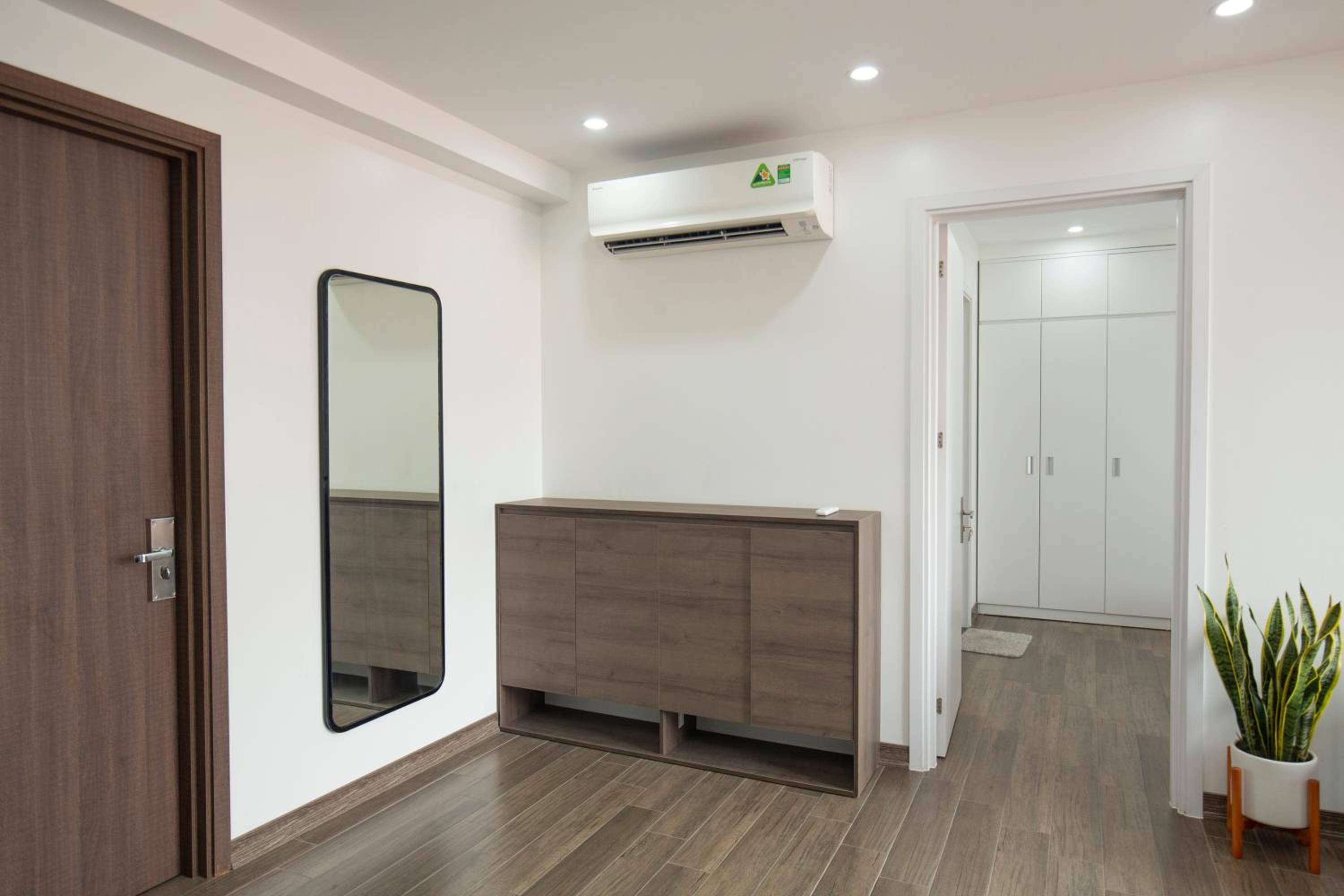 The Valley - Westlake Apartment