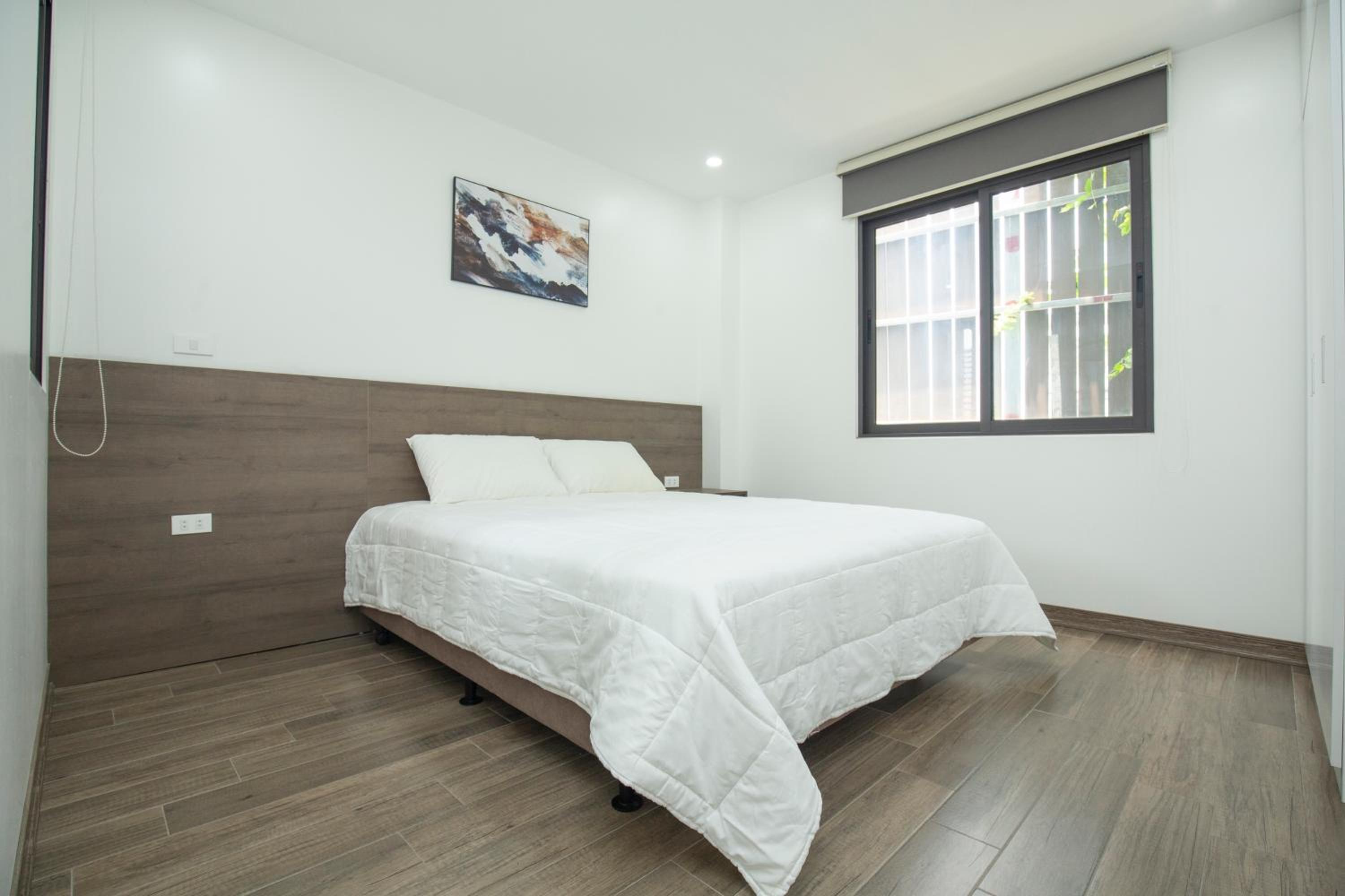 The Valley - Westlake Apartment