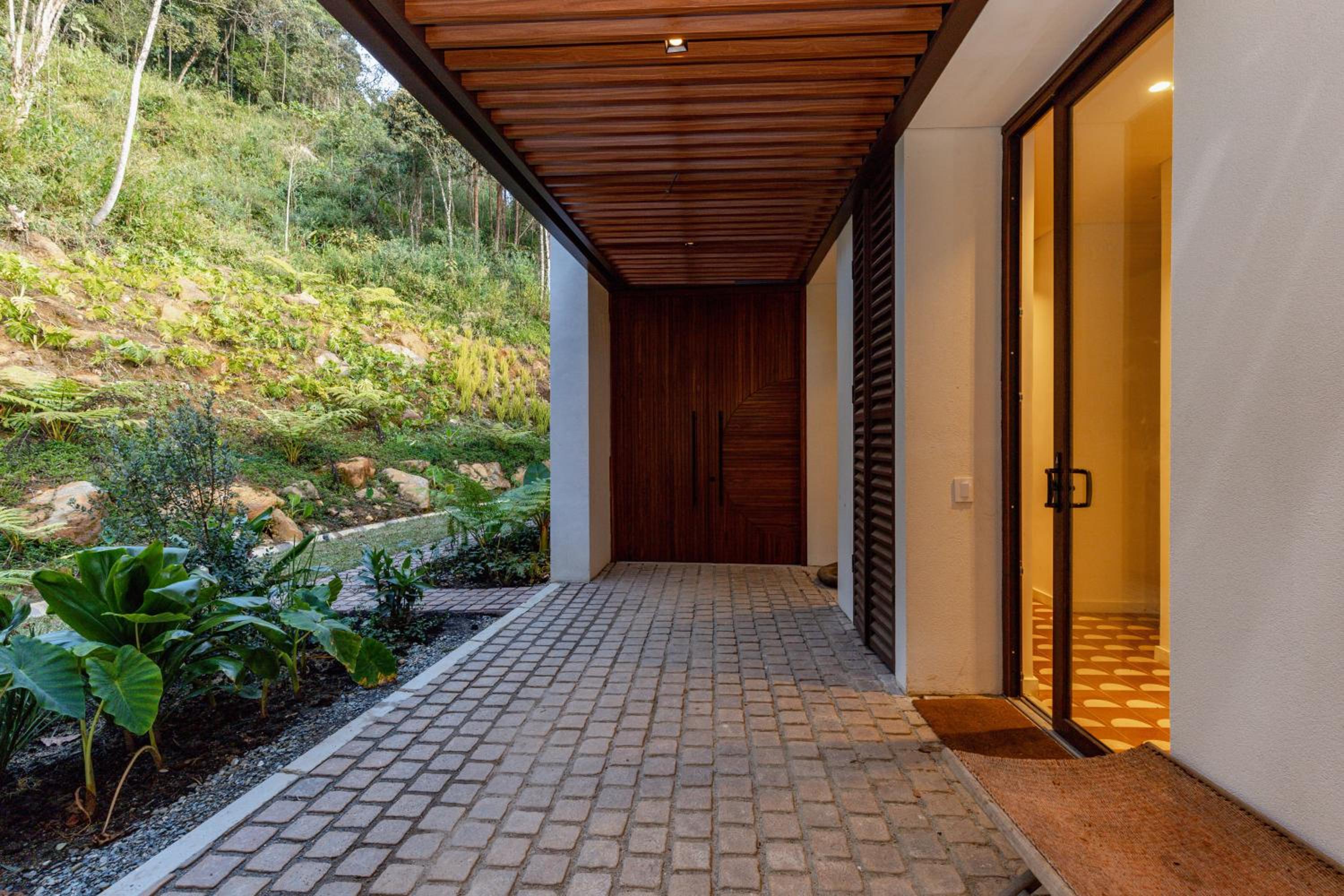 Hilltop Enchanting Villa with Stunning Views & Jacuzzi