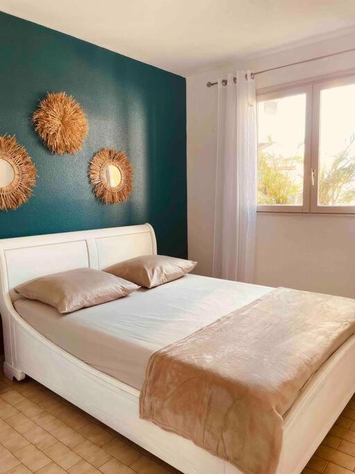 Appartement port de Saint Gilles les bains view 2