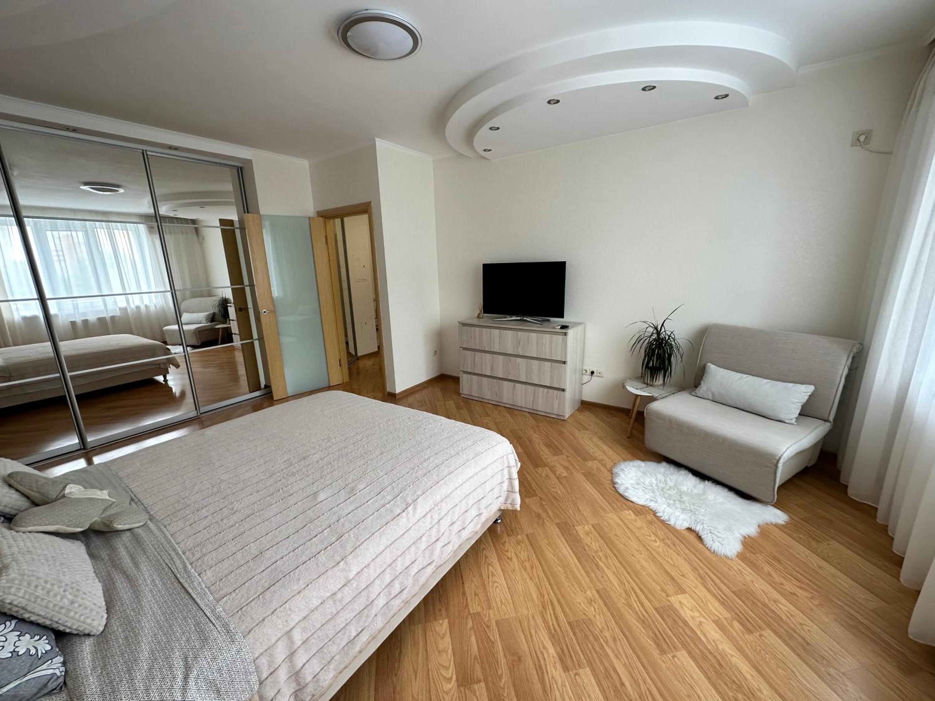 Apartment 1, Podillya