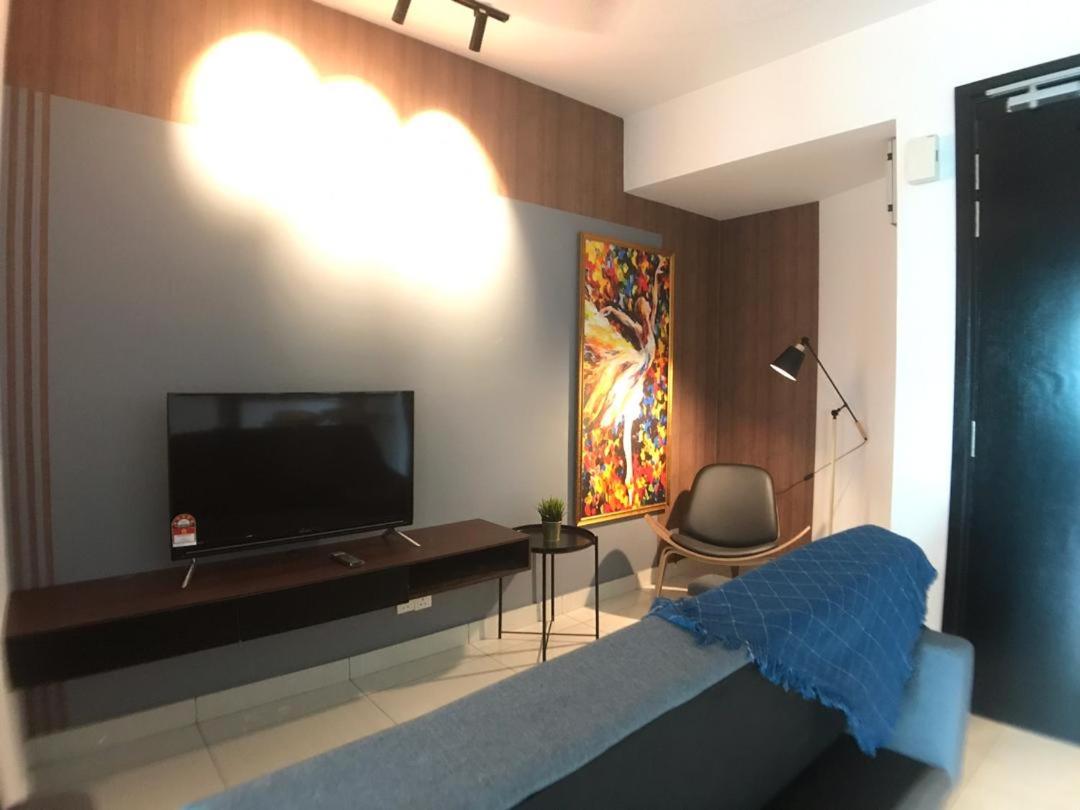 Almas Suites Puteri Harbour / Nusajaya JB 5 min to Legoaland Homespace Cozy room near 2nd link photo 3