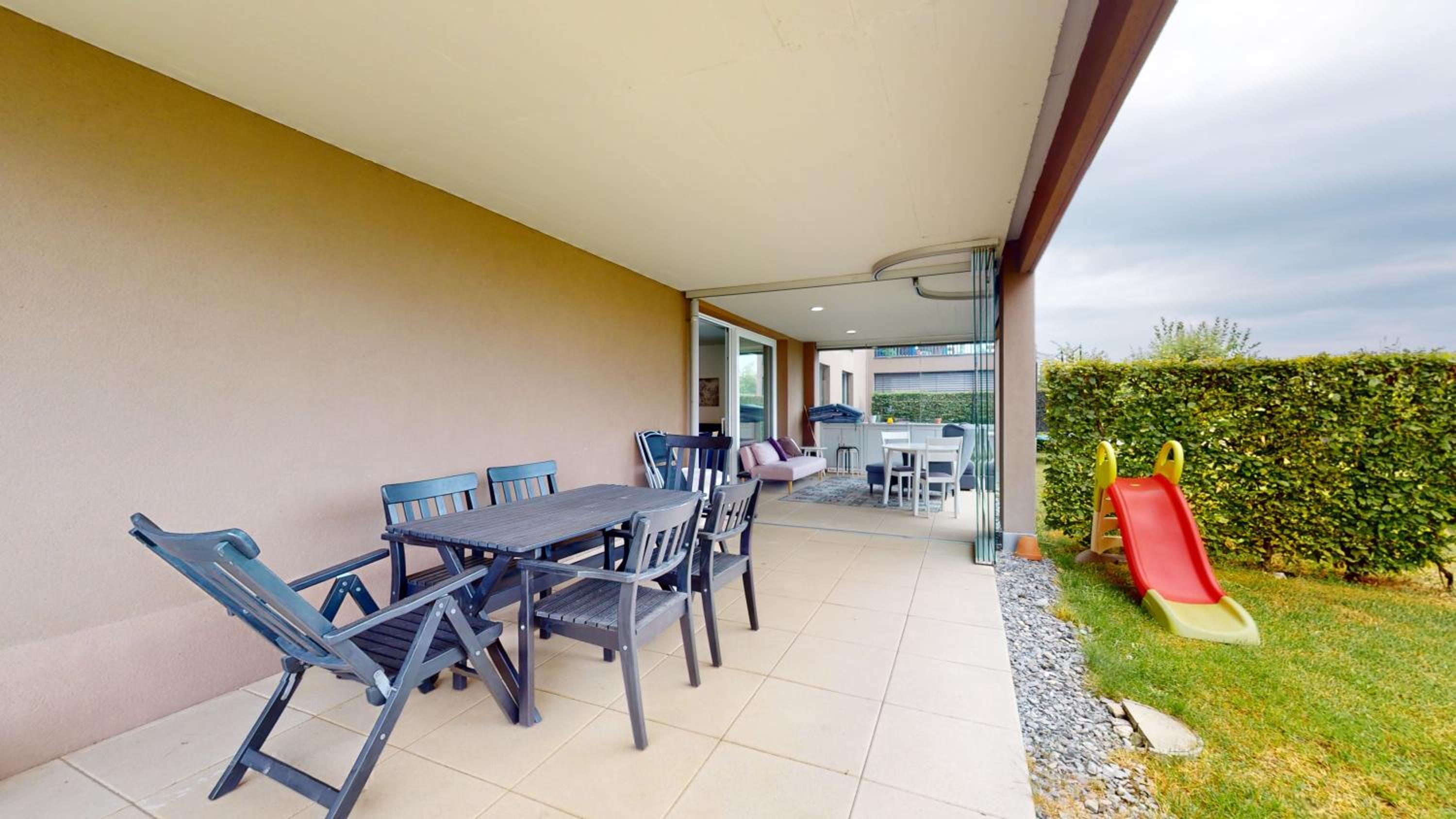 Modern flat with beautiful outdoor space