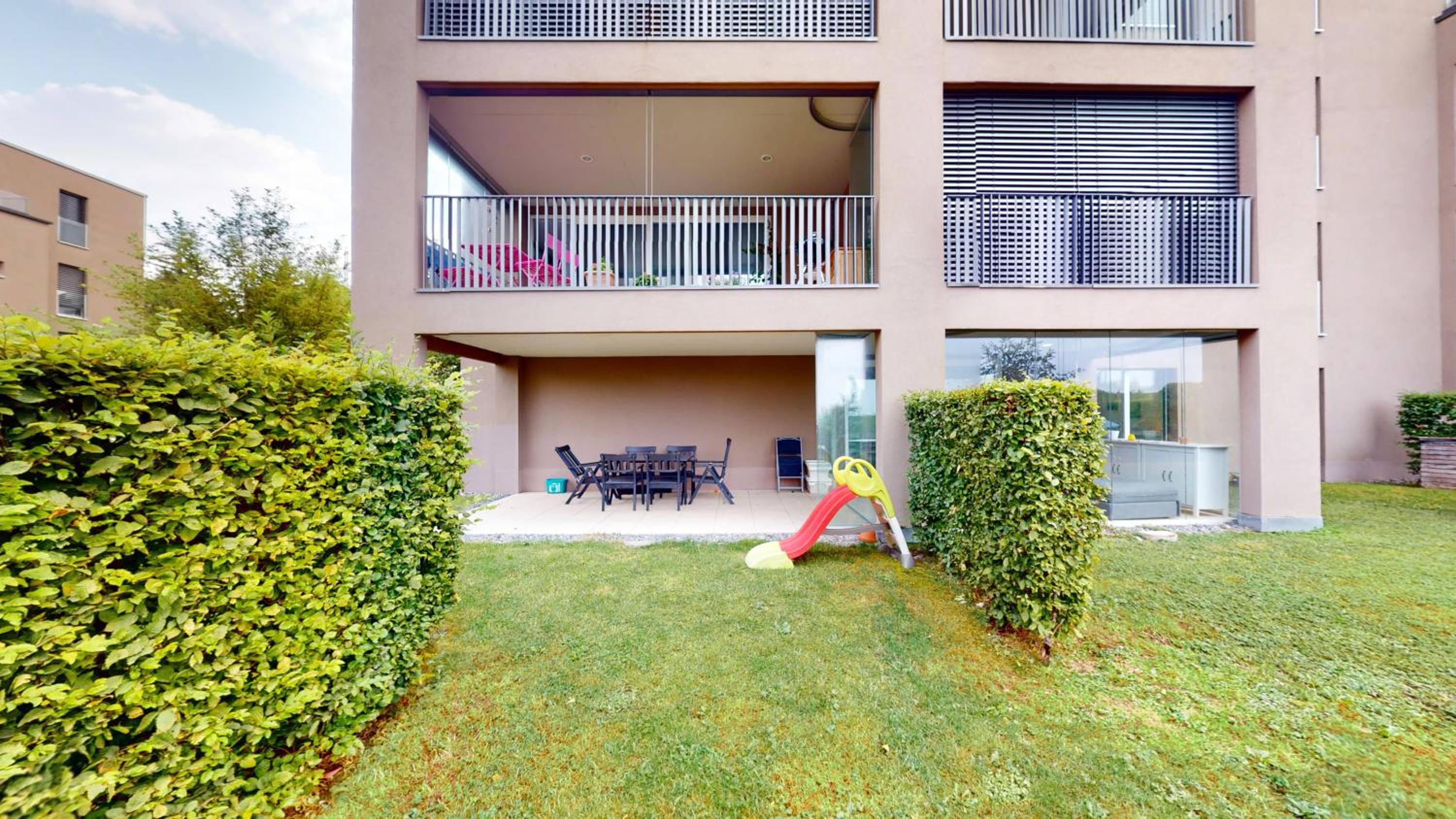 Modern flat with beautiful outdoor space