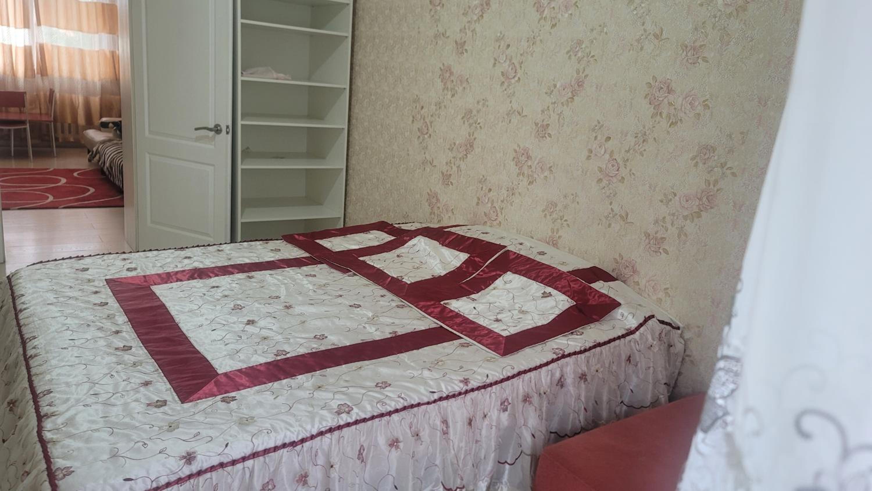 A nicely furnished, cozy apartment next to the State Department Store view 4