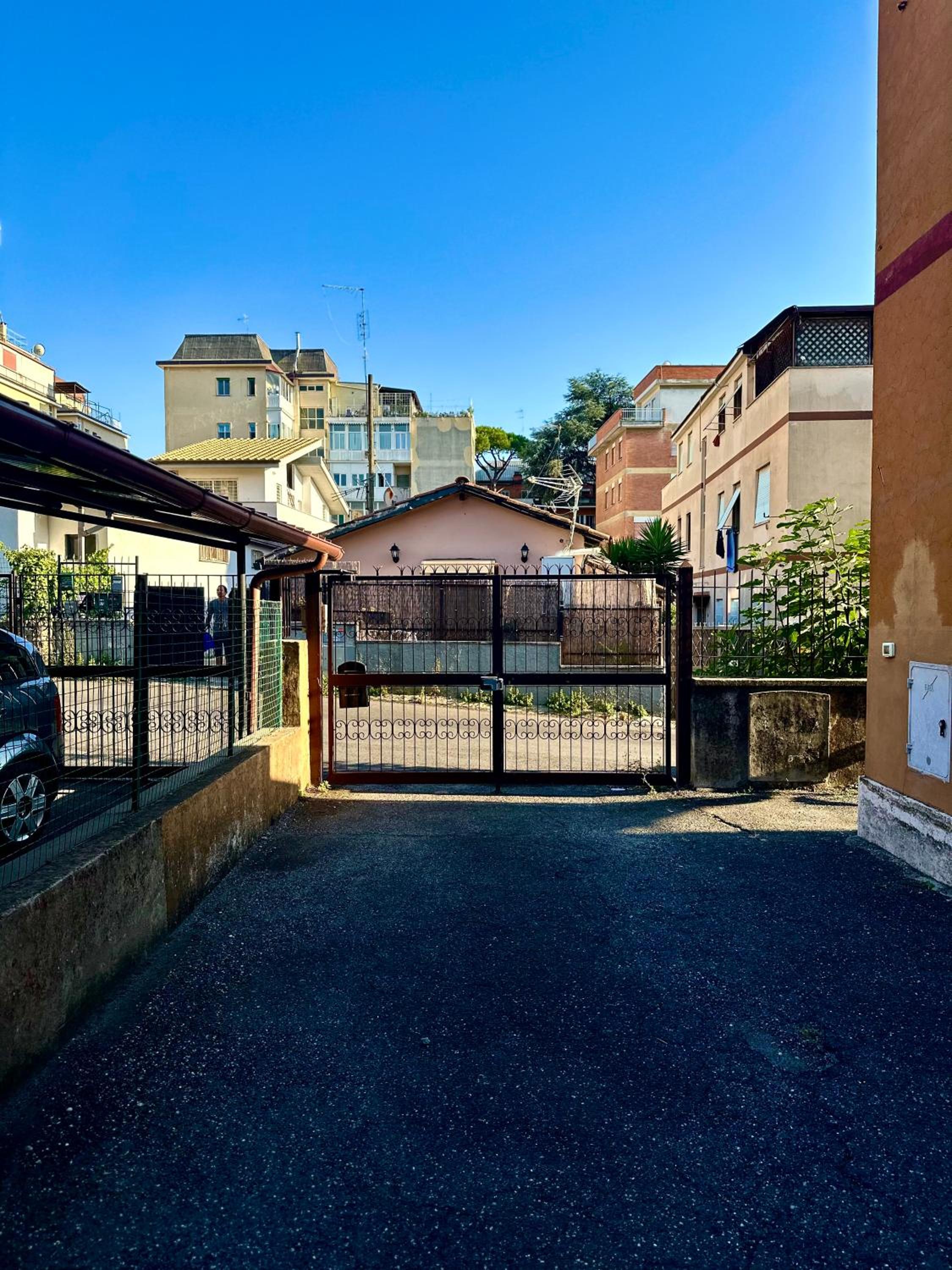 Gemelli-San Pietro-Trastevere-casa con posto auto
