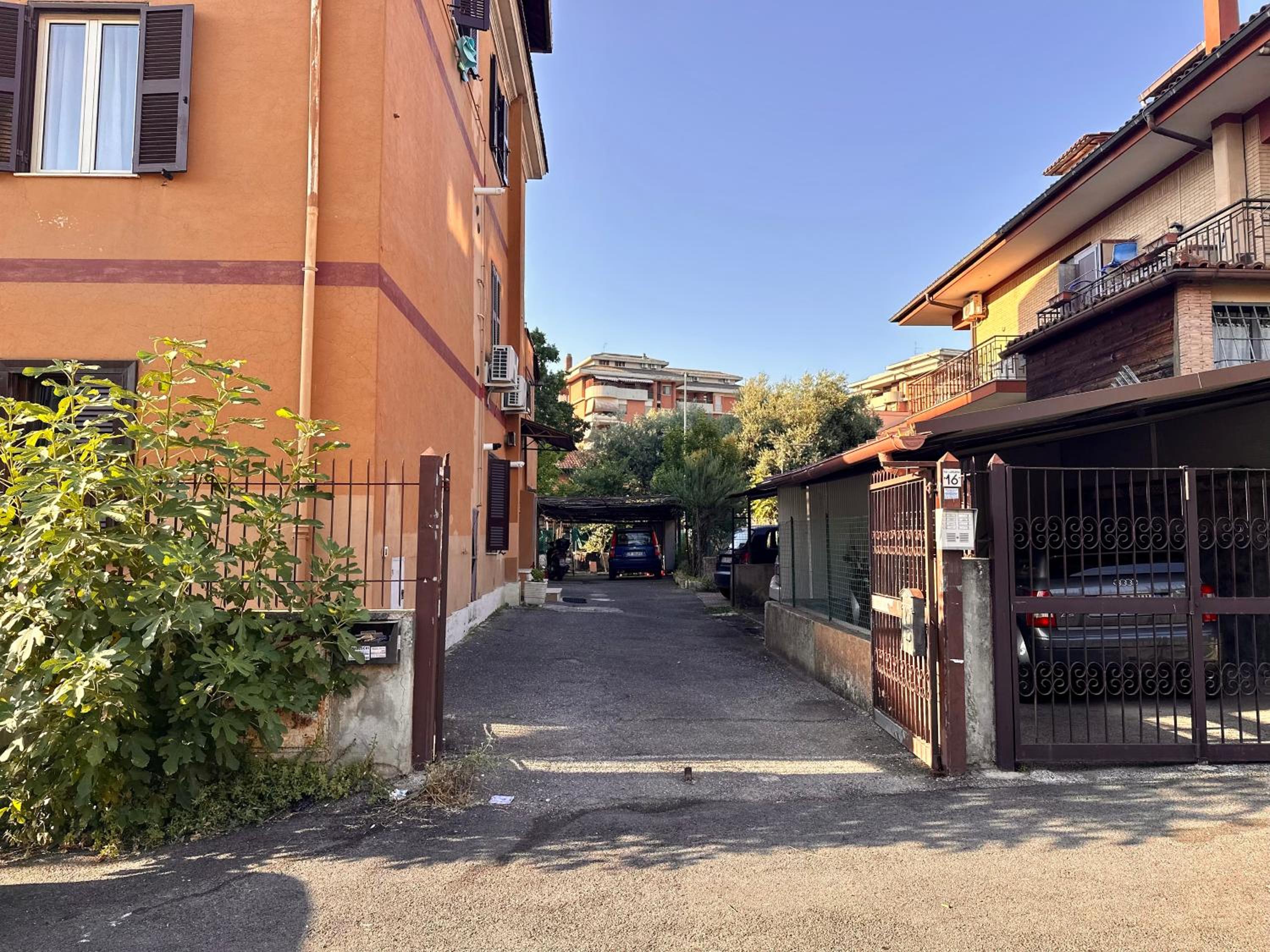 Gemelli-San Pietro-Trastevere-casa con posto auto