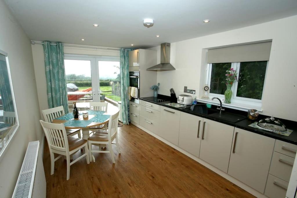 Lovely two bedroom bungalow with hot tub view 2
