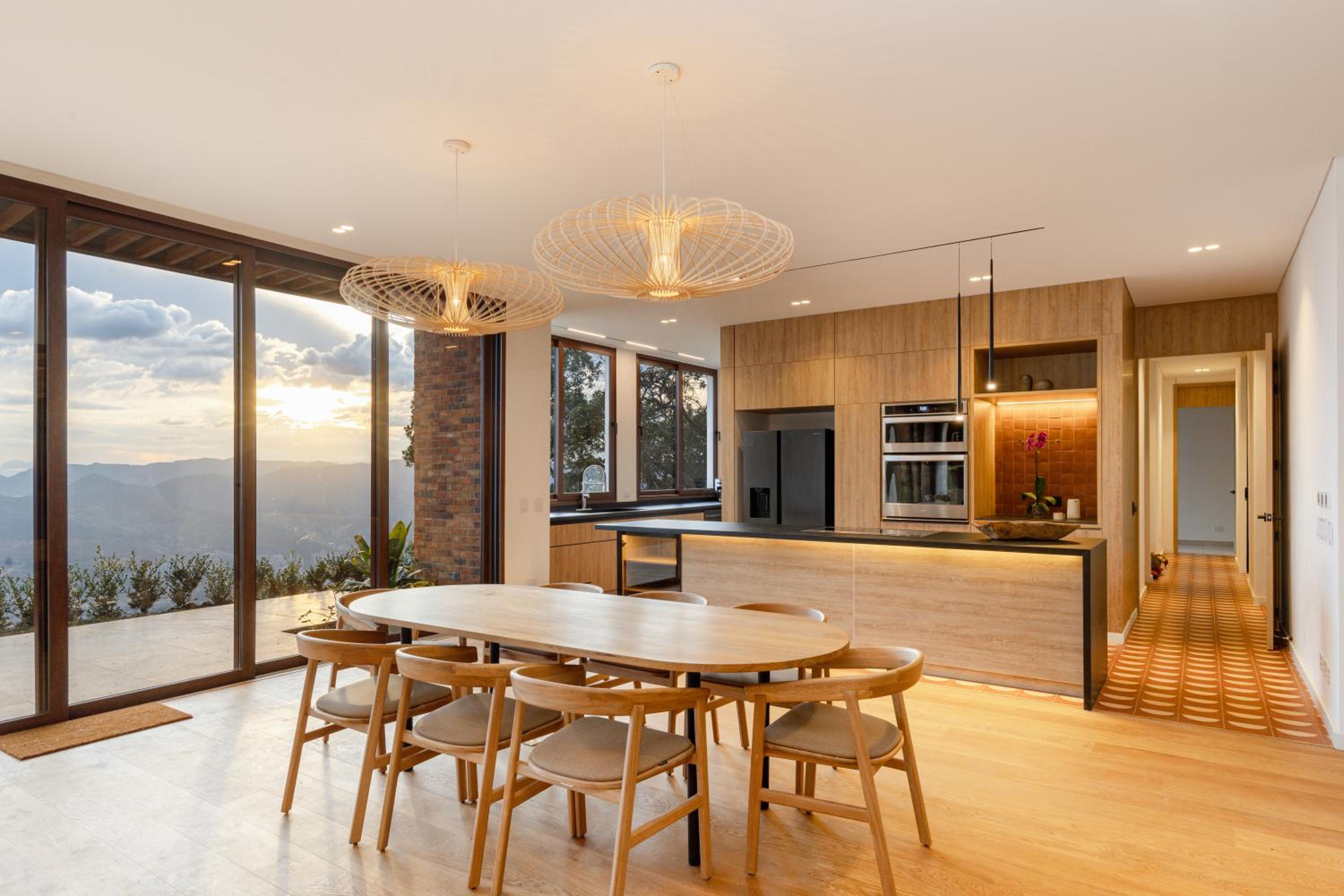 Hilltop Enchanting Villa with Stunning Views & Jacuzzi
